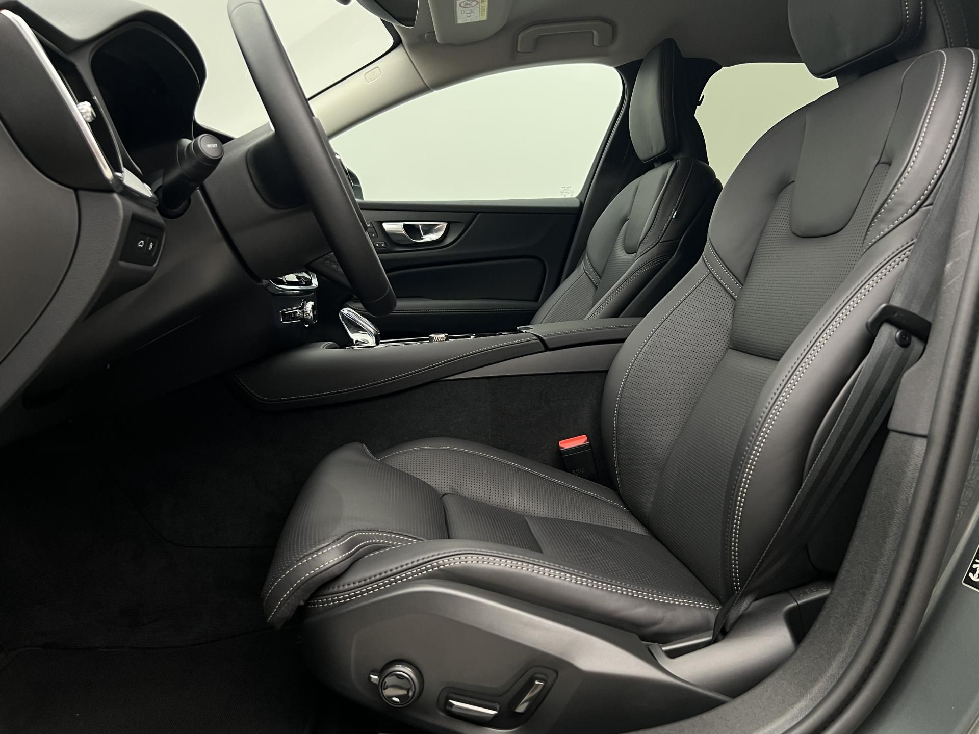 Volvo V60, T8 AWD BRIGHT PLUS AUT CZ - fotka 3