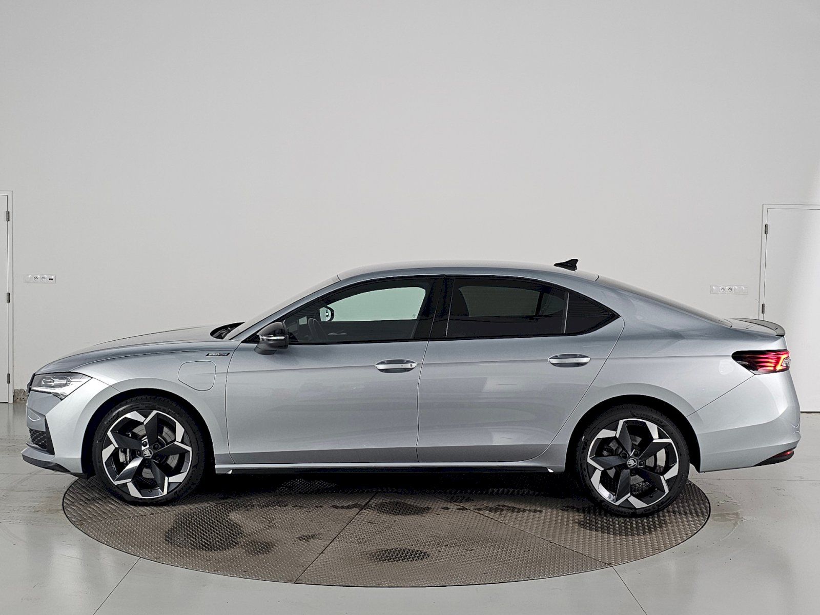 Škoda Superb, 1.5PHEV 205k SPORTLINE - fotka 3