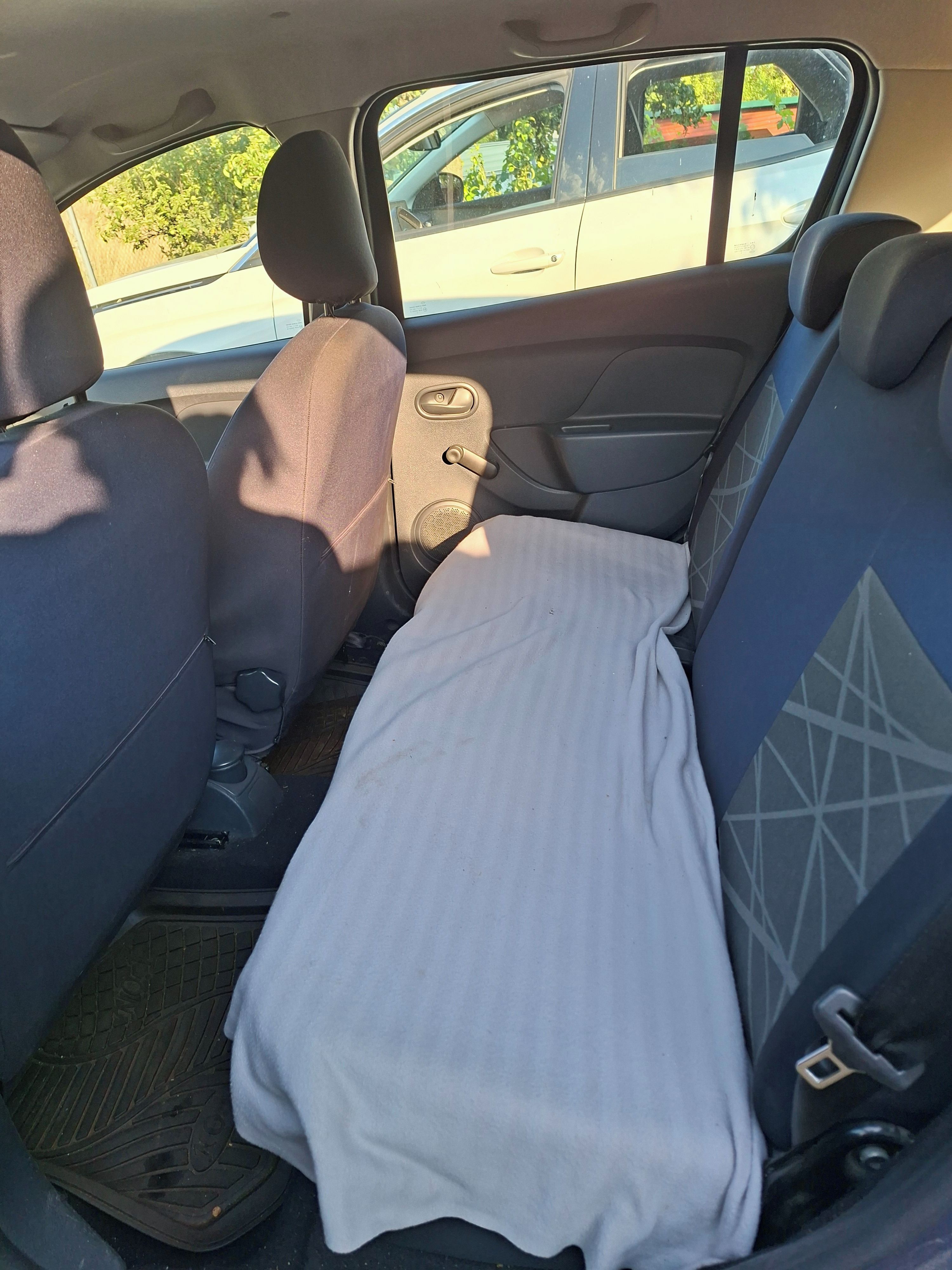 Dacia Sandero, 1.2, klima, servisováno - fotka 4