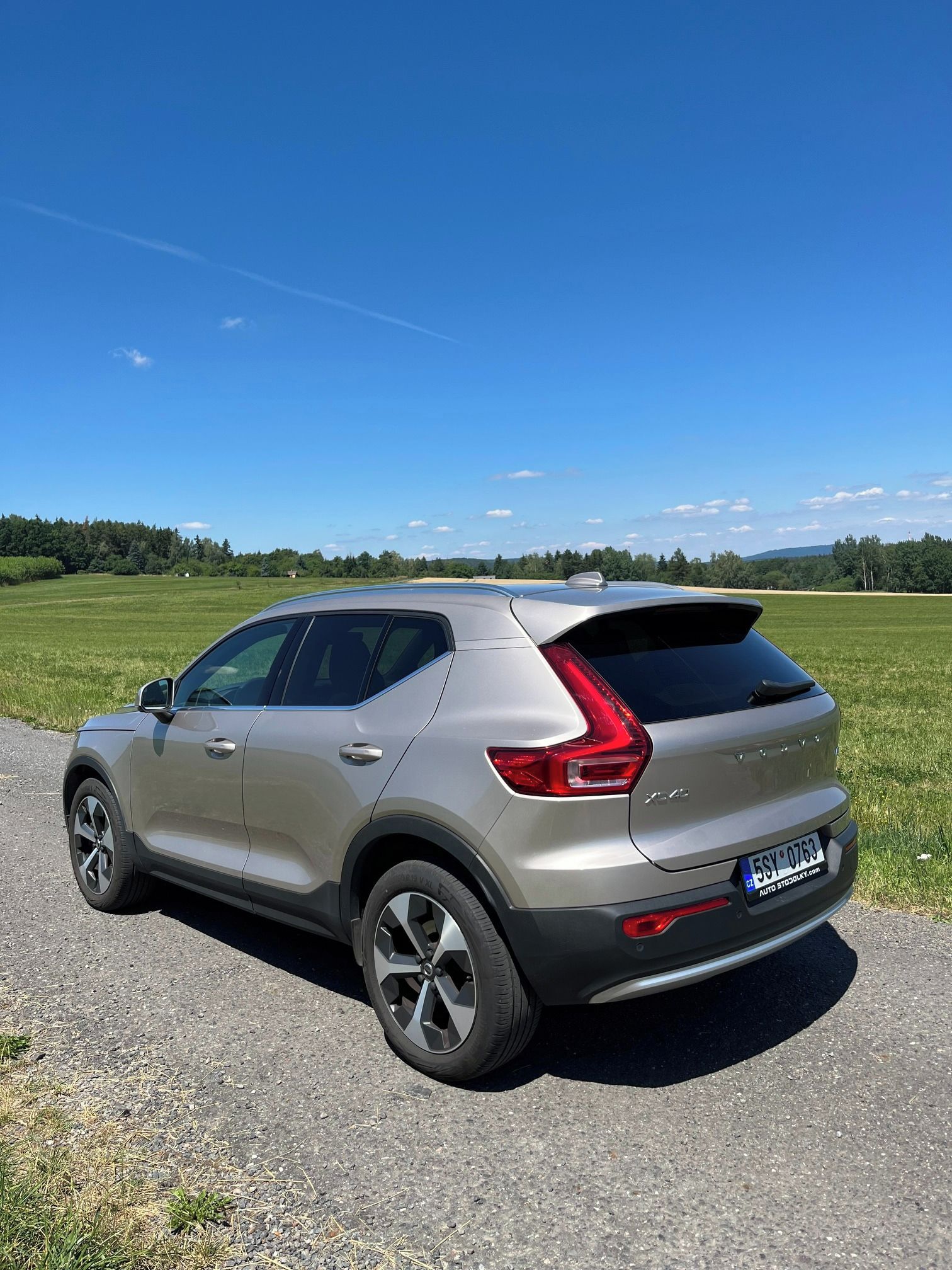 Volvo XC40, VOLVO XC40 B3 FWD AUT PLUS - fotka 4