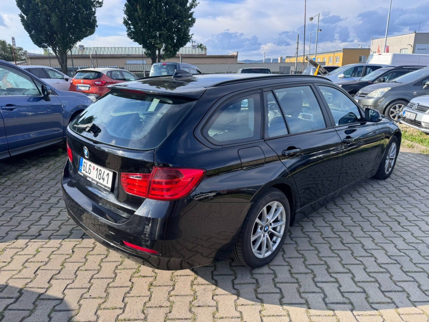 BMW Řada 3, 318D F11 2,0D 105 KW - fotka 5