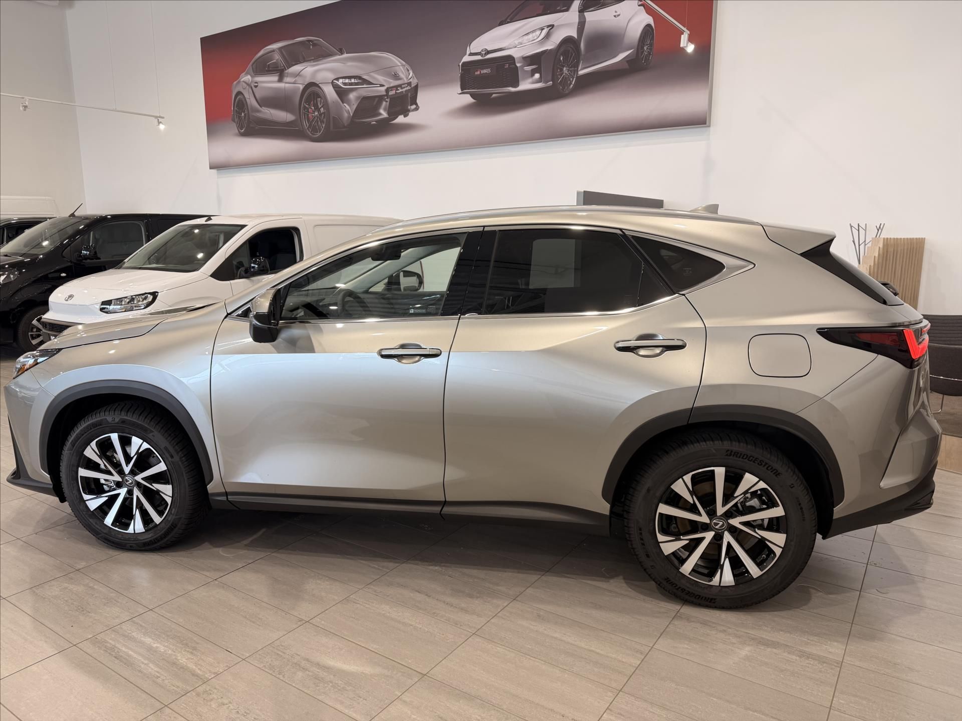 Lexus NX 350h, 2,5 Executive  NX - fotka 2