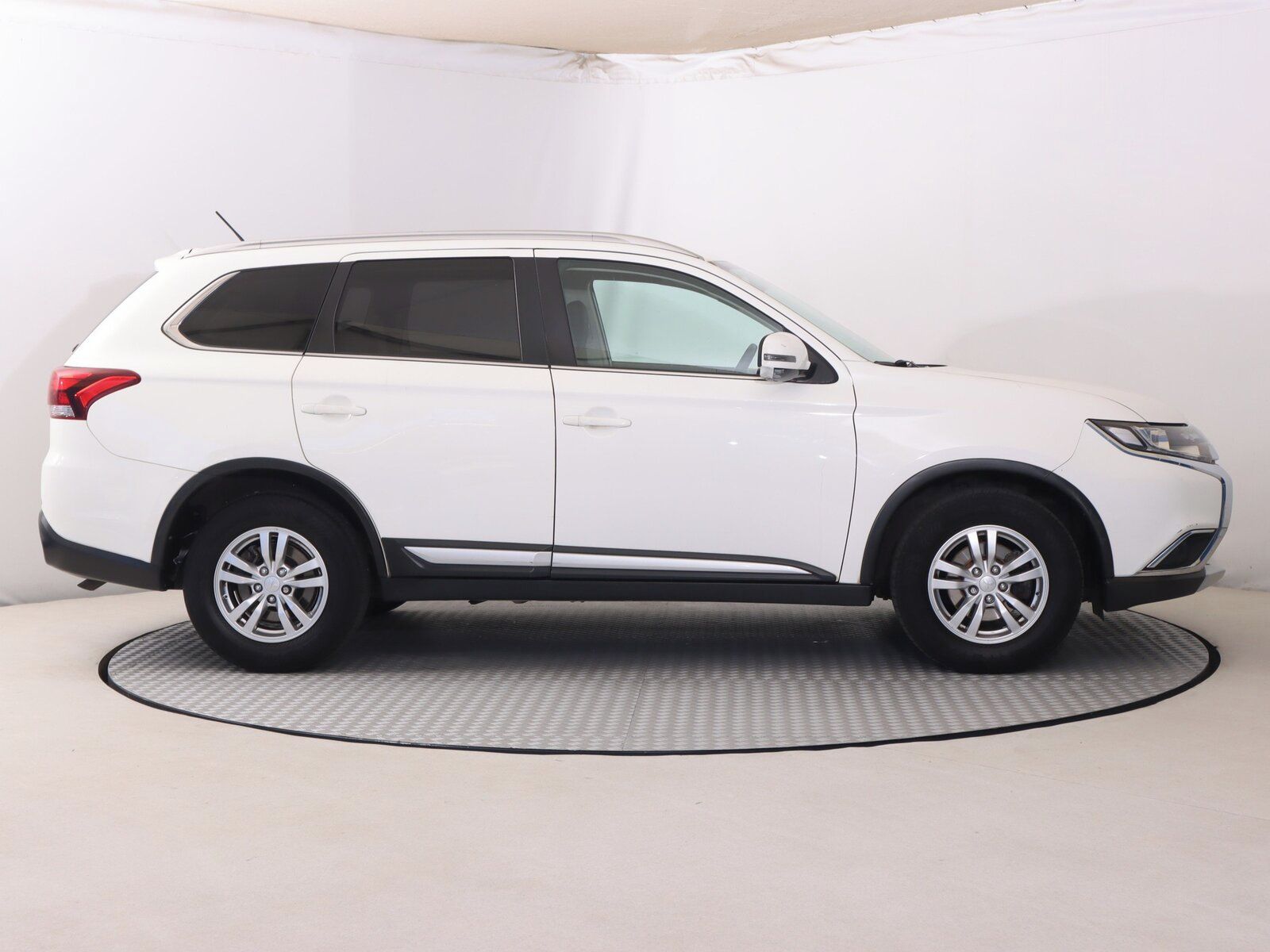 Mitsubishi Outlander, 2.2 DI-D, 4X4 - fotka 6
