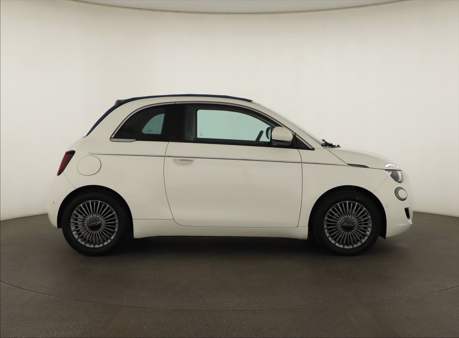 Fiat 500E, 42 kWh, SoH 100%, Automat - fotka 6