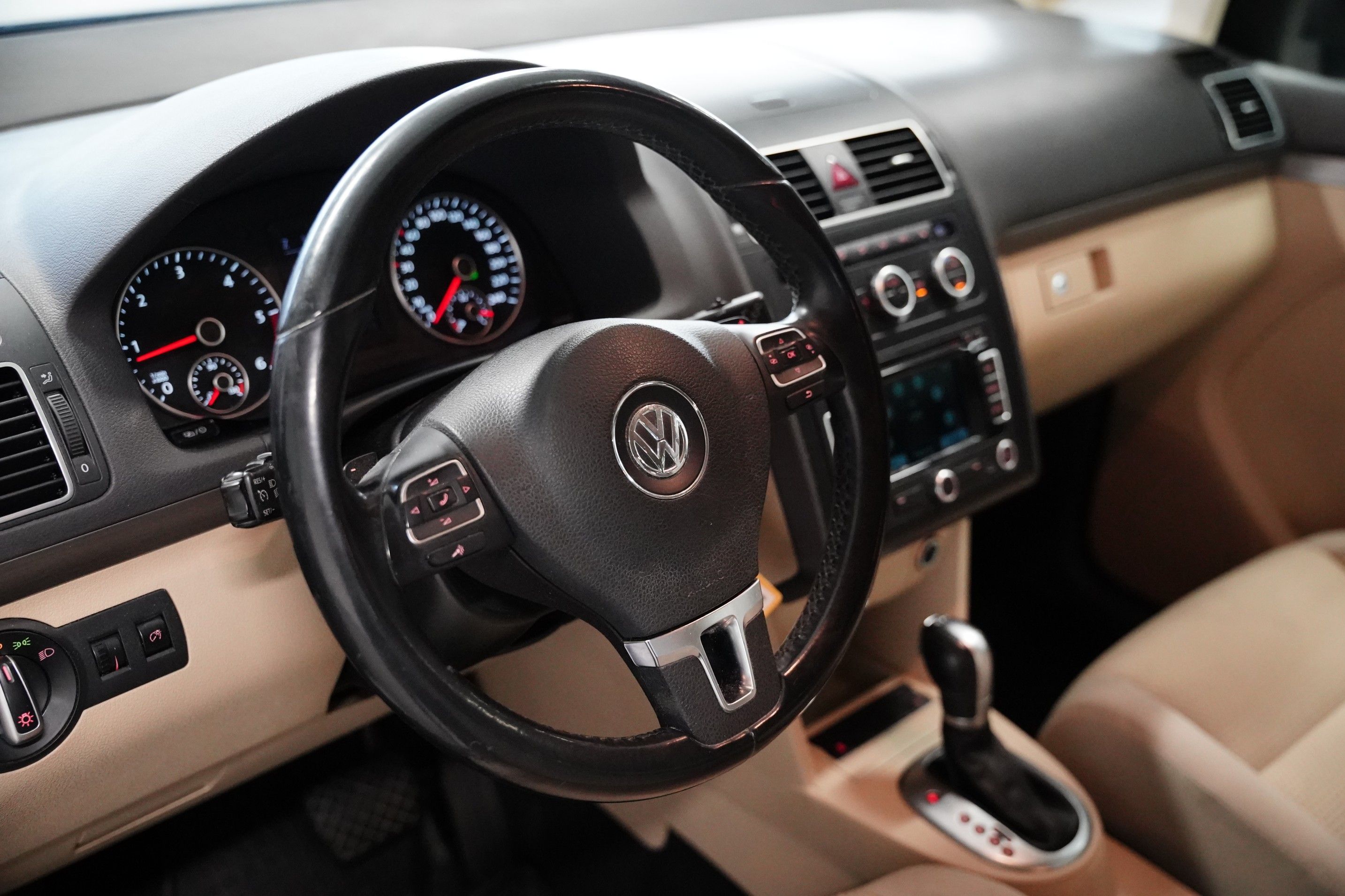 Volkswagen Touran, 2.0 TDI 103KW DSG - fotka 6