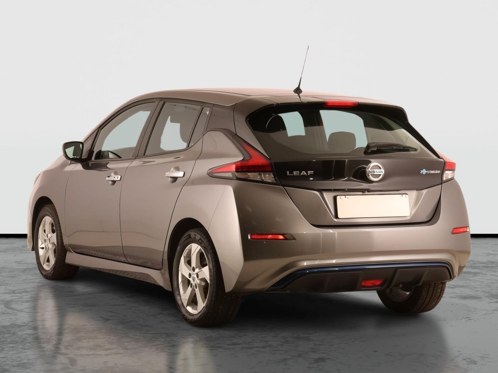 Nissan LEAF, 40 kWh, SoH 92%, Automat - fotka 4