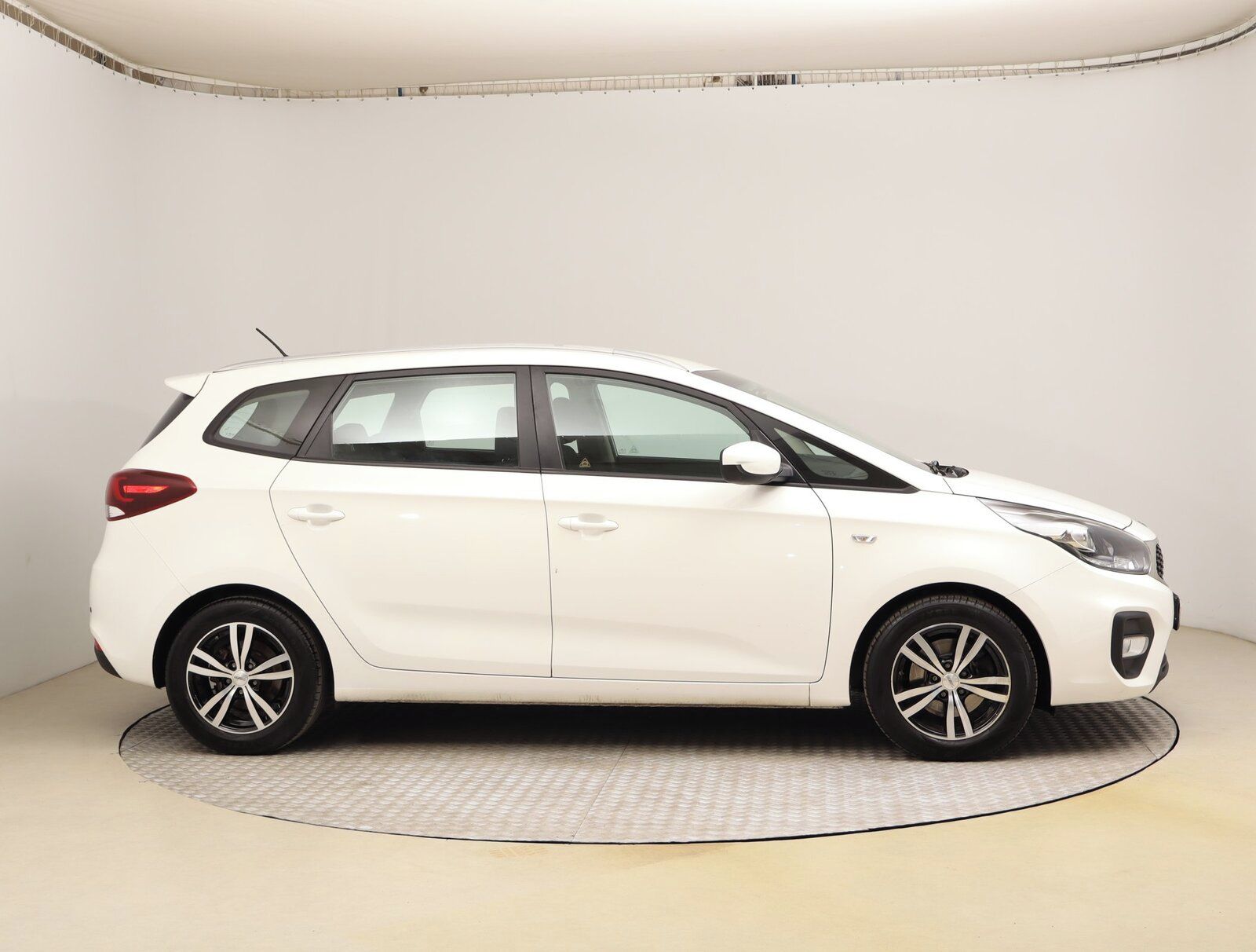 Kia Carens, 1.6 GDI, ČR,1.maj, Serv.kniha - fotka 6
