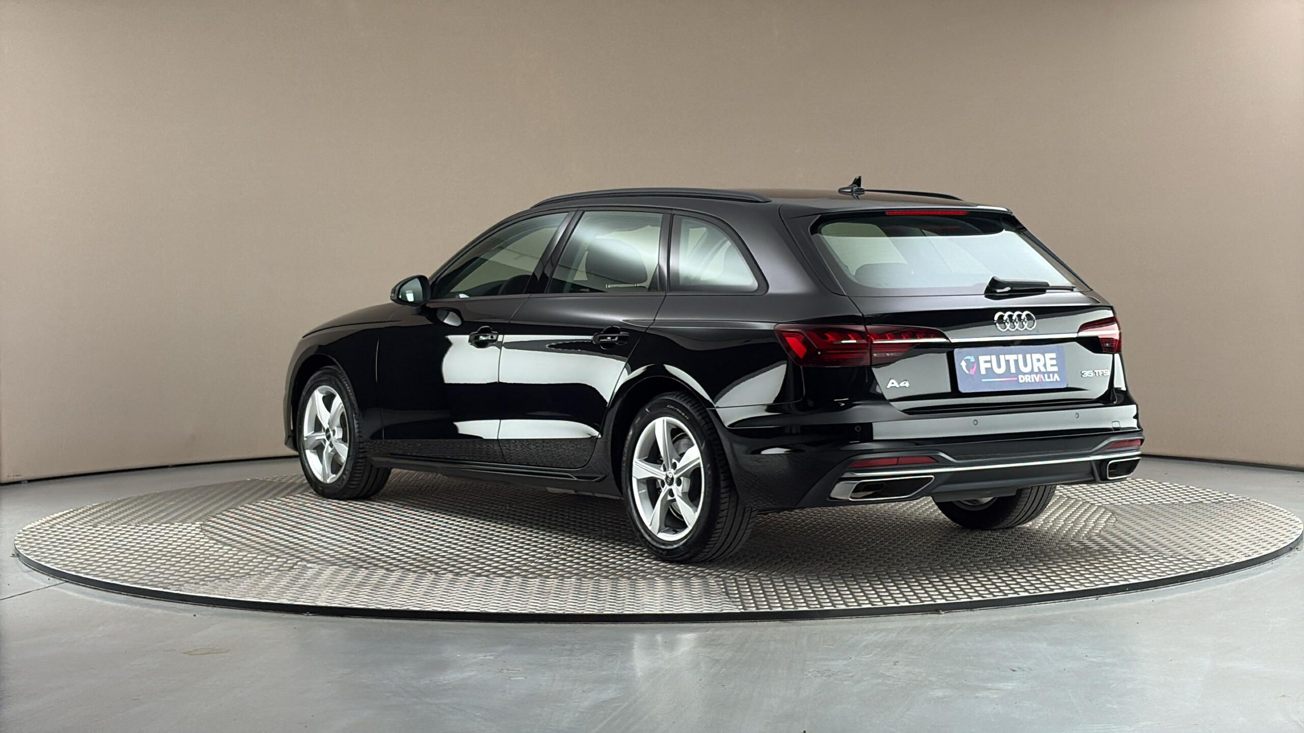 Audi A4 Avant, 2.0 35TFSI S Tronic - fotka 2