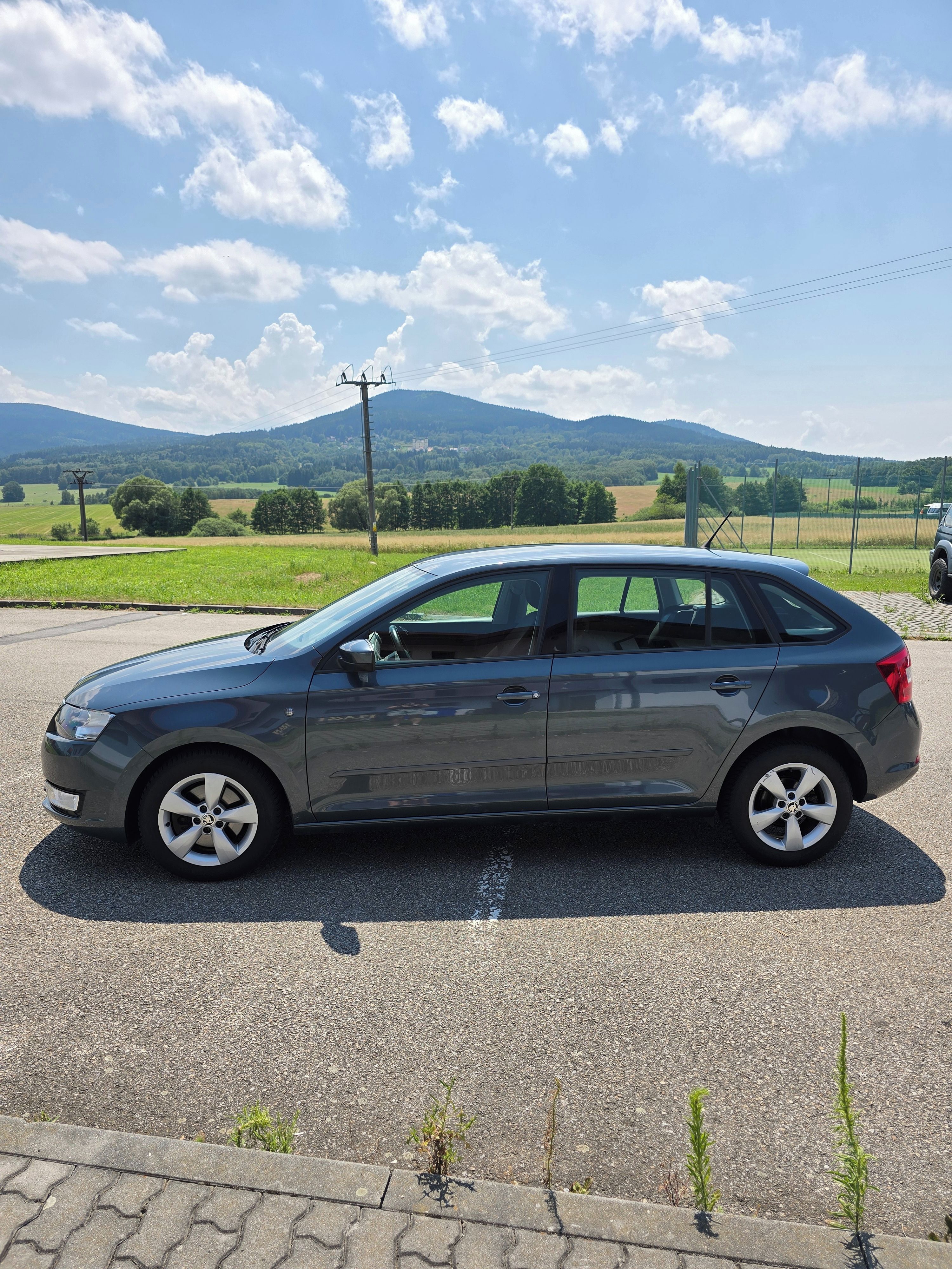 Škoda Rapid, 1.6 TDI Spaceback Elegance - fotka 4