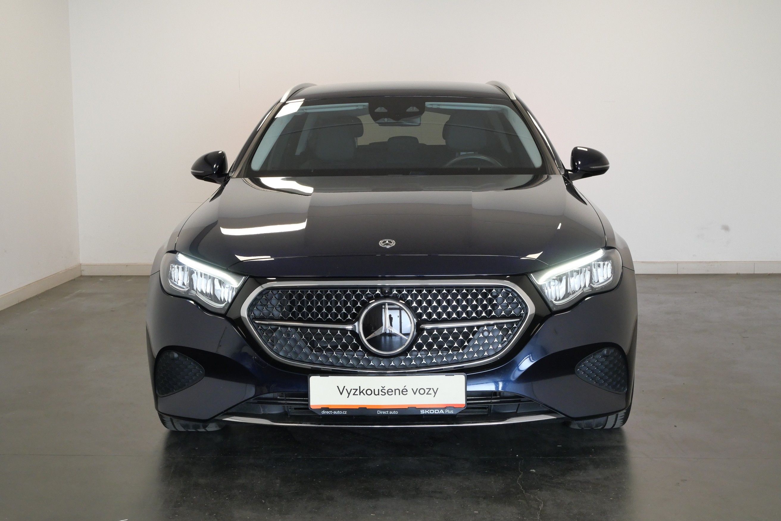 Mercedes-Benz Třídy E, E 300 2,0 D 145 kW DE 4MATIC - fotka 4