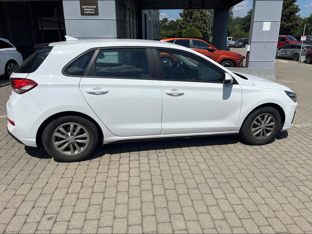 Hyundai i30, Comfort 1.5 81 kW - fotka 3