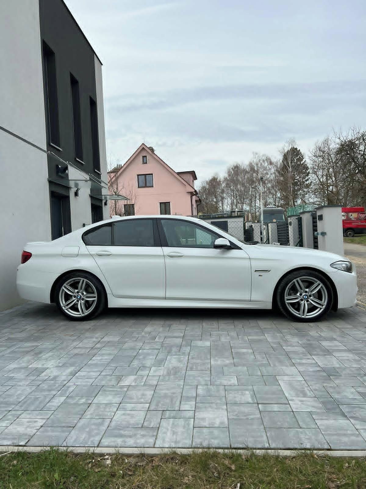 BMW Řada 5, 530D, X drive, ČR, nová STK - fotka 5