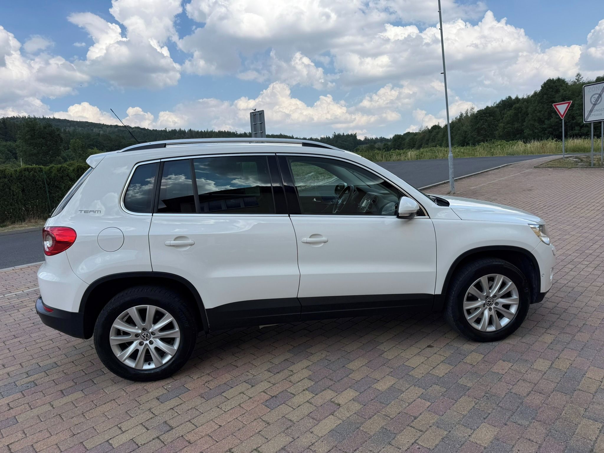 Volkswagen Tiguan, 1.4 TSI 90kW TEAM VÝHŘEV,TAŽNÉ - fotka 6