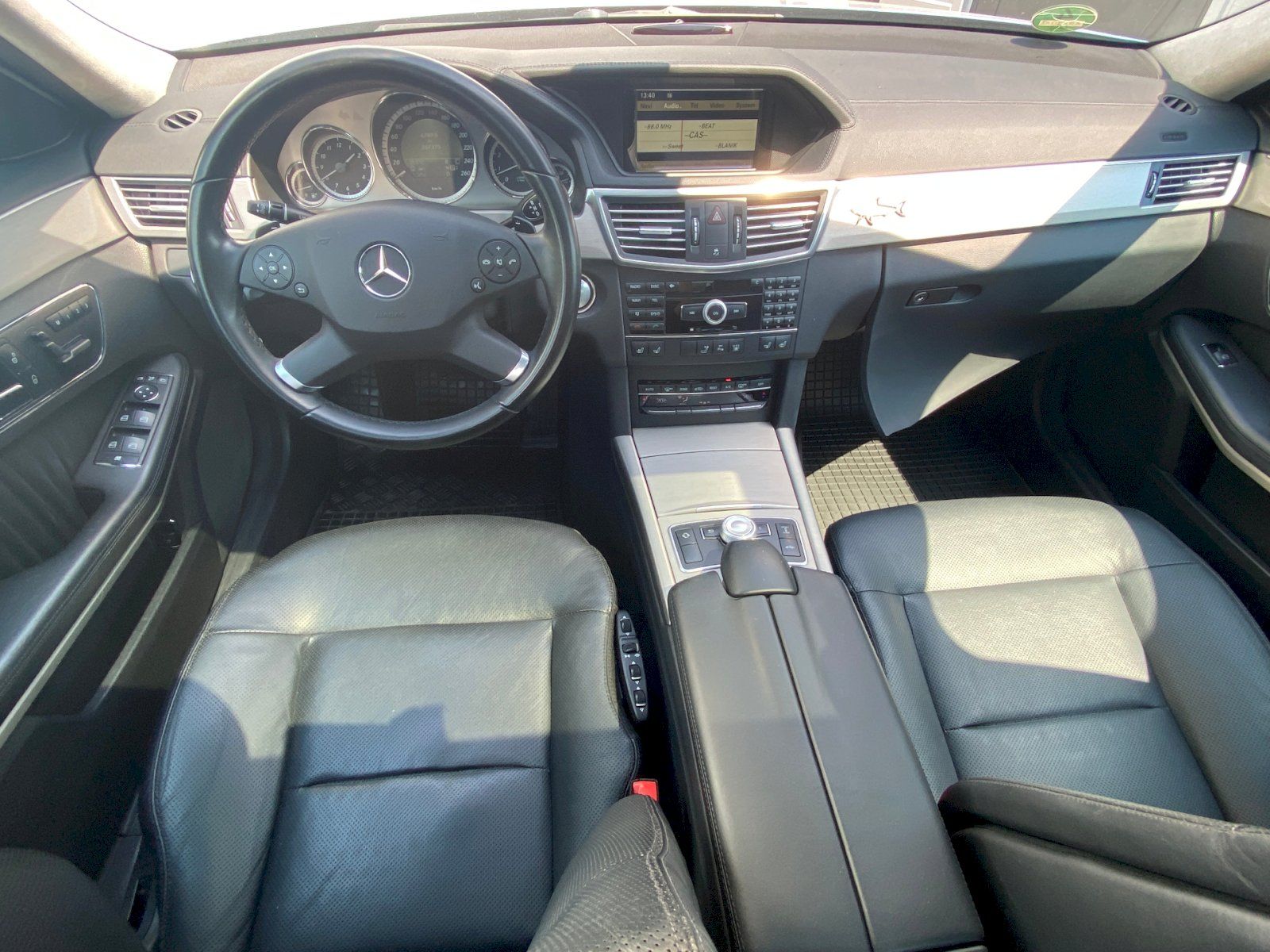 Mercedes-Benz Třídy E, 4MATIC V6 3.5 200 kW - fotka 5
