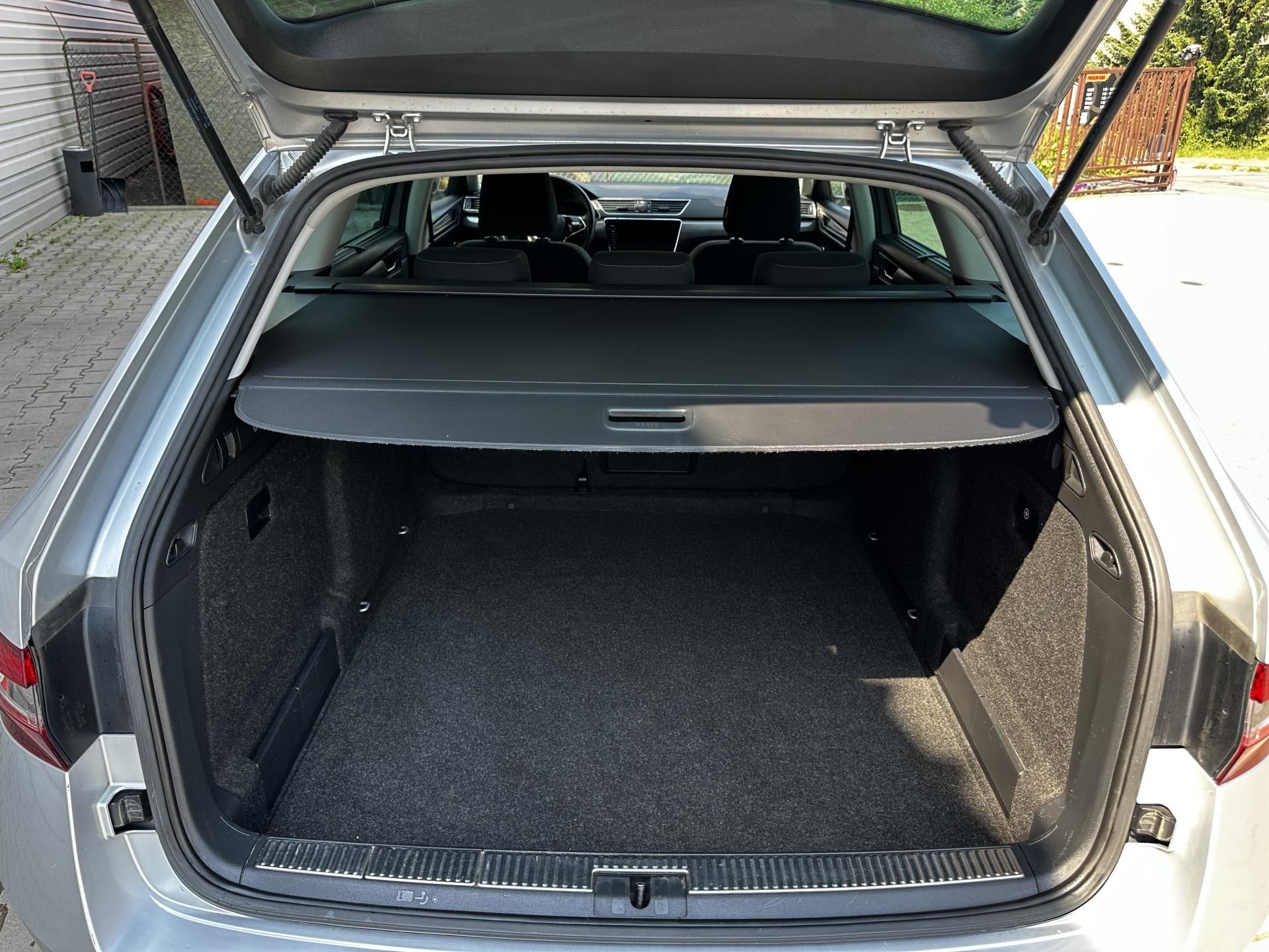 Škoda Superb, 2.0TDi-110KW-DSG-DPH-STYLE-NAV - fotka 6