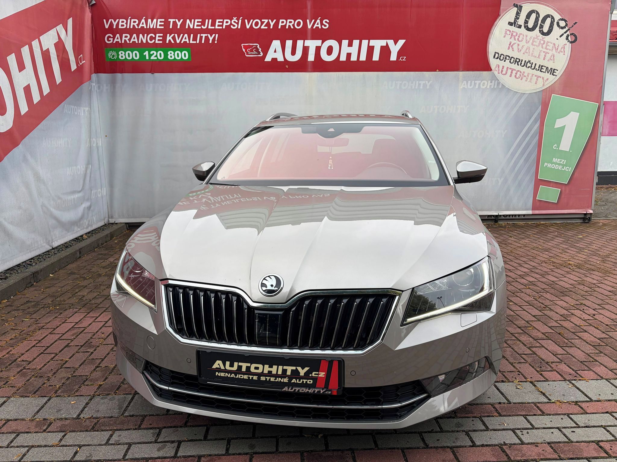 Škoda Superb, 2.0 TDI L&K DSG 4x4, ČR, ACC - fotka 2