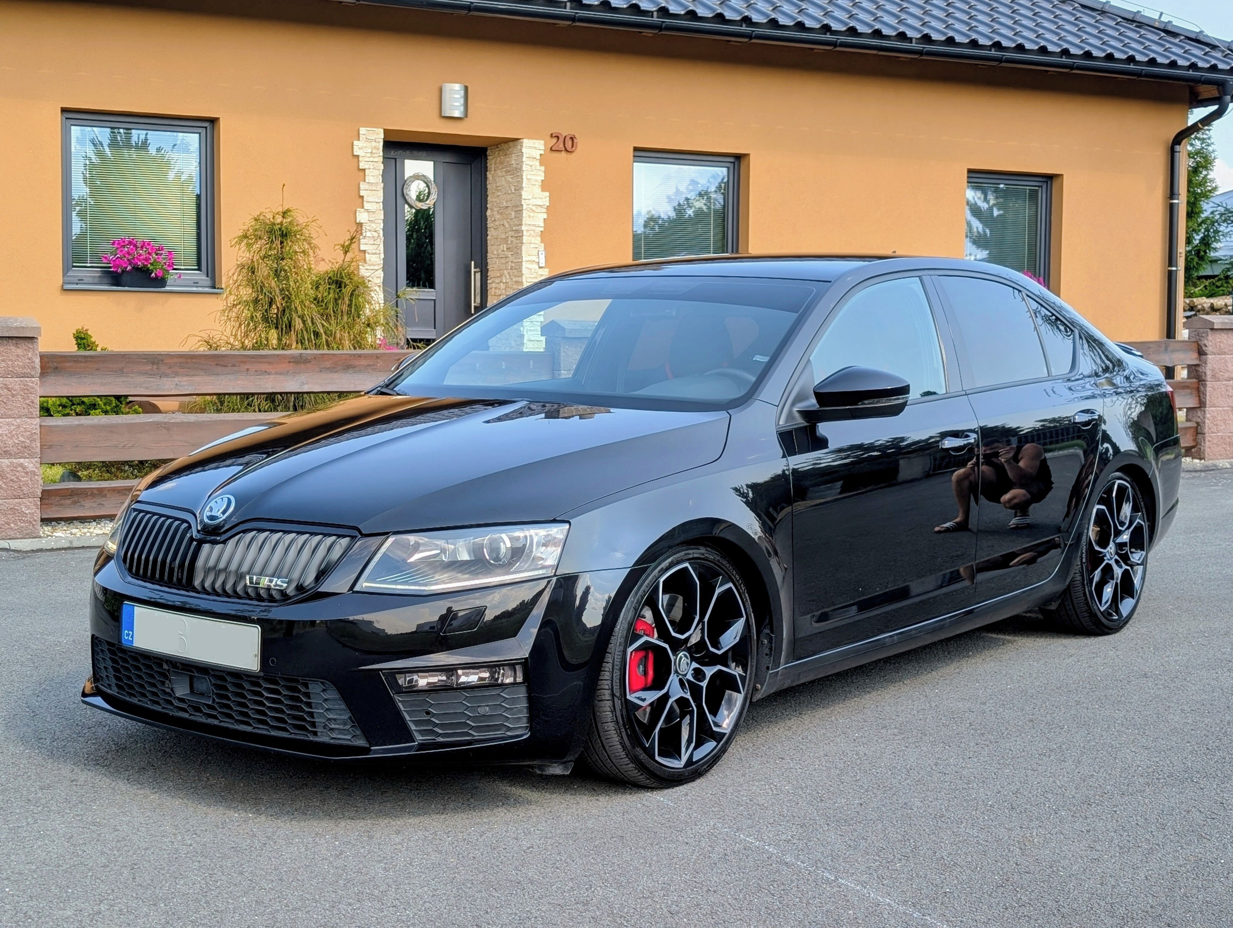 Škoda Octavia, III RS 230 2.0 TSI 169 kW TOP - fotka 2