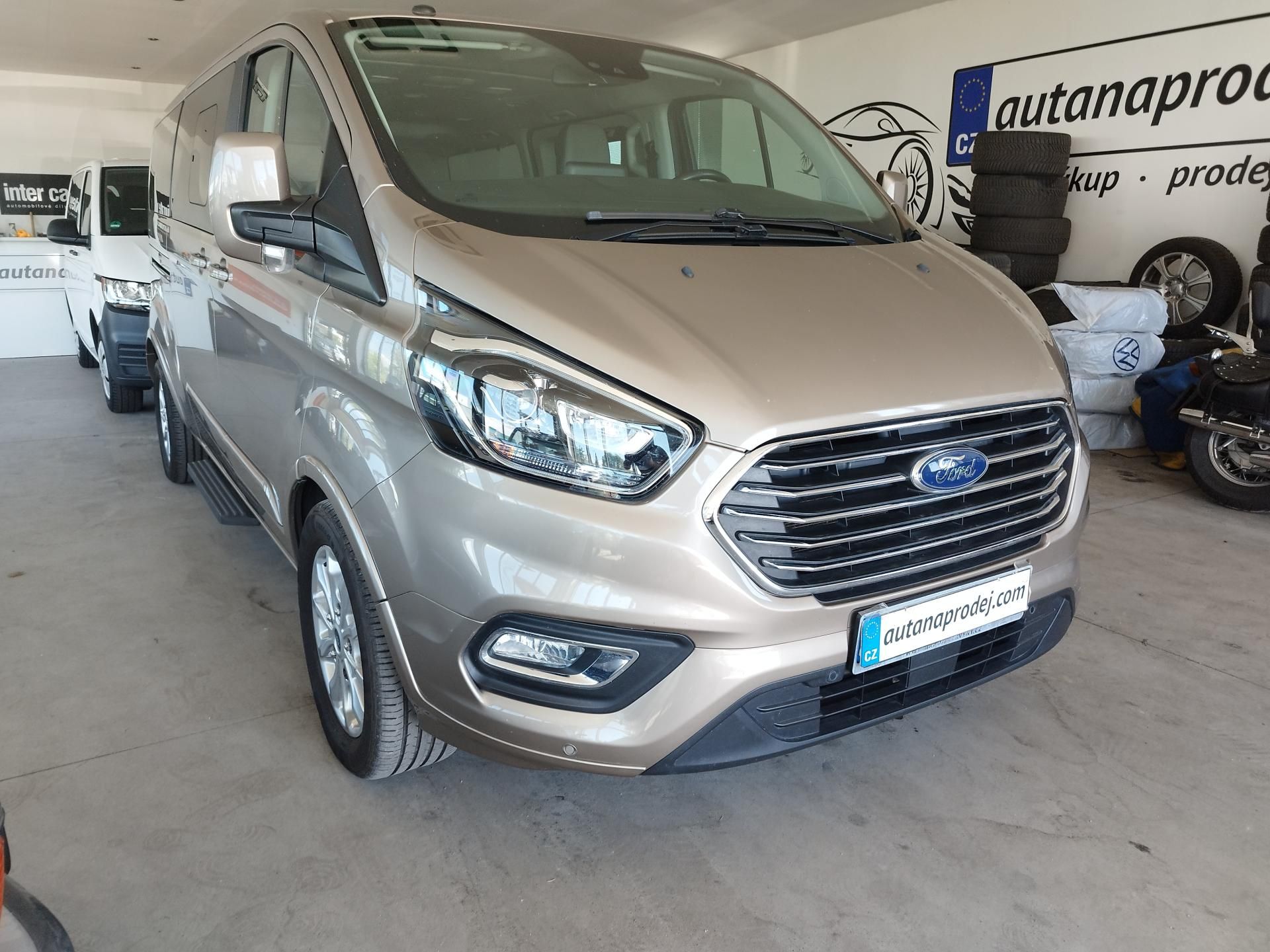 Ford Tourneo Custom, 2,0TDCI,125KW,ALU,LED,NAVI,ČR - fotka 2