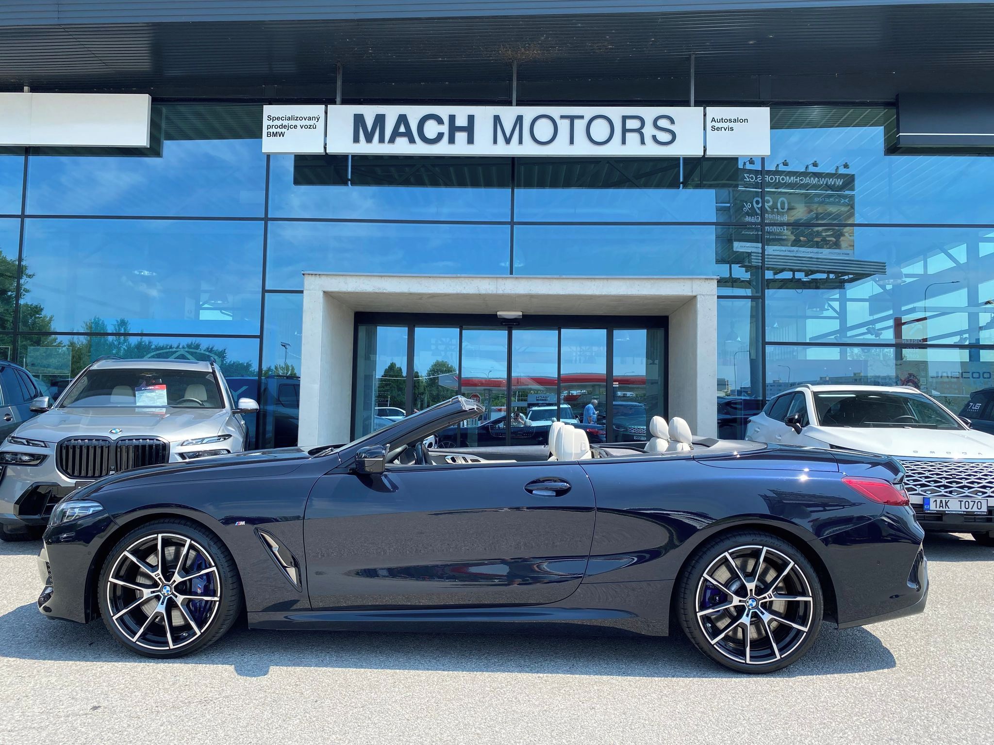 BMW Řada 8, M850i xDrive Cabrio MAX výbava - fotka 6