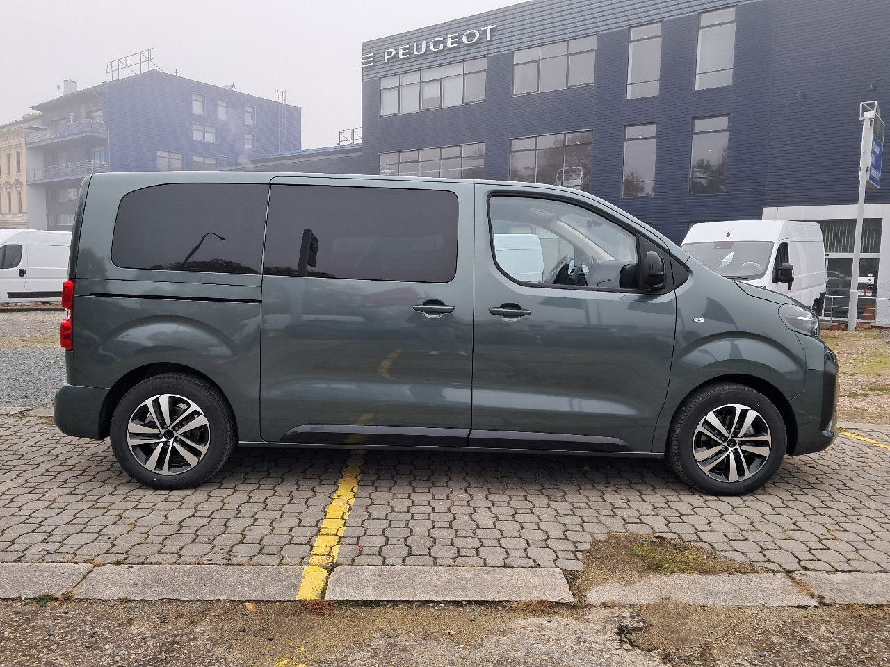 Peugeot Traveller, Active L2 2.2 BlueHDi 180 S&S - fotka 4