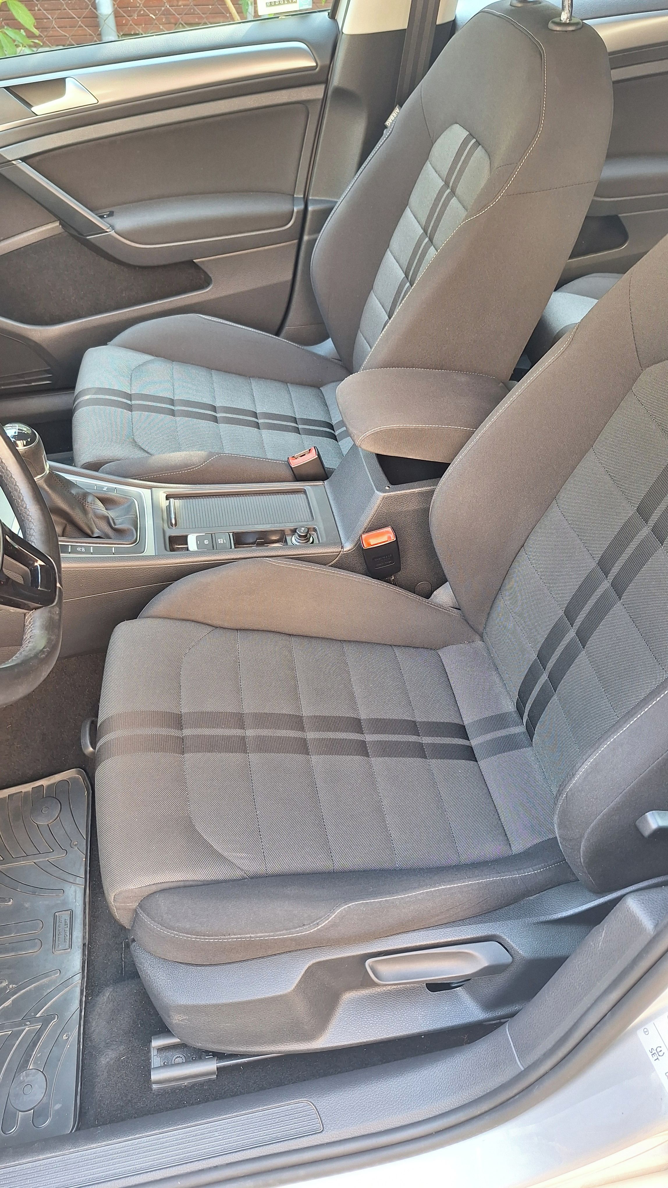 Volkswagen Golf, VW Golf Variant 1.6 TDI 81kW - fotka 4
