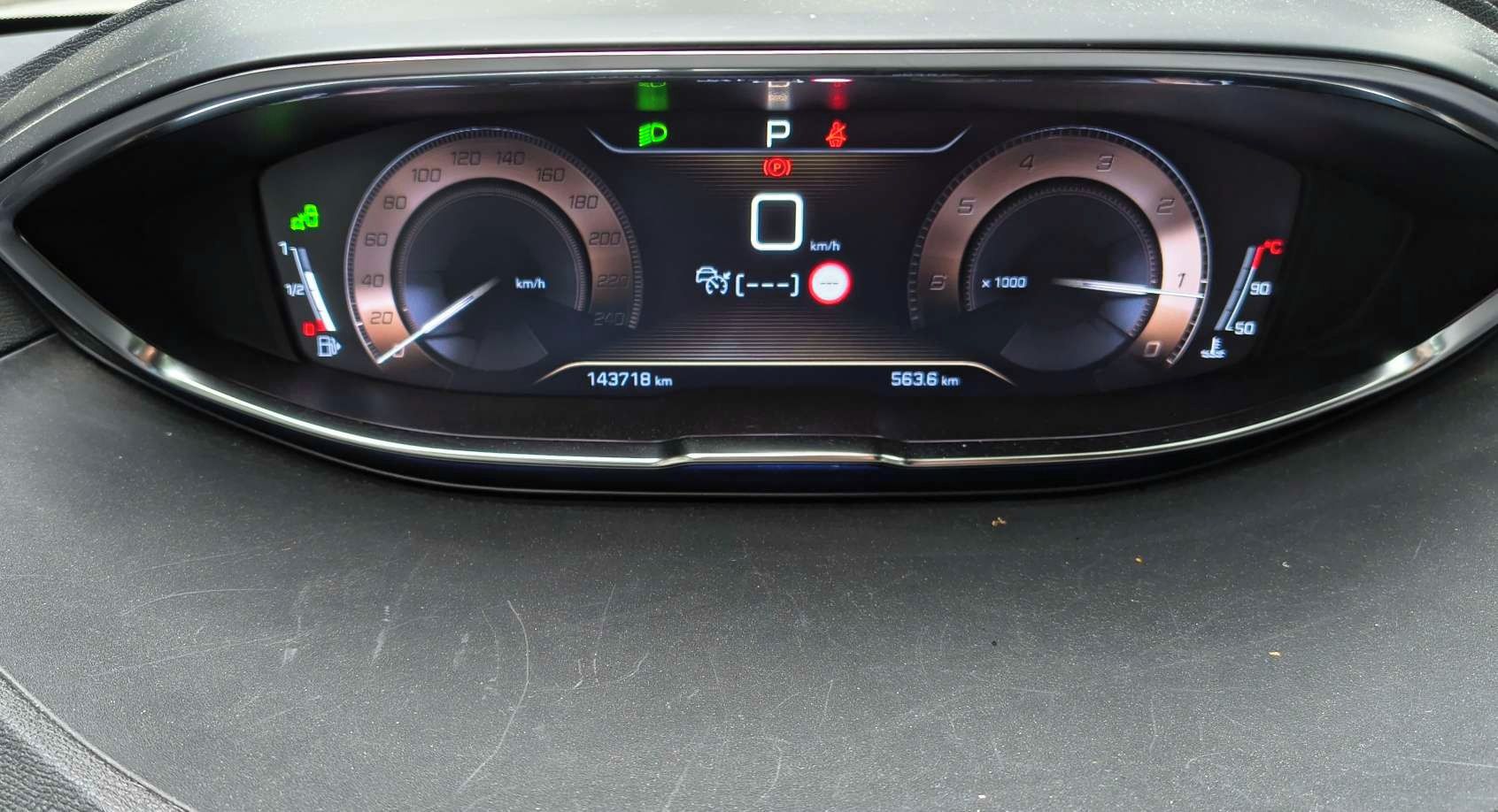 Peugeot 5008, 2.0 HDi GT-Line 1.maj. + tažné - fotka 3