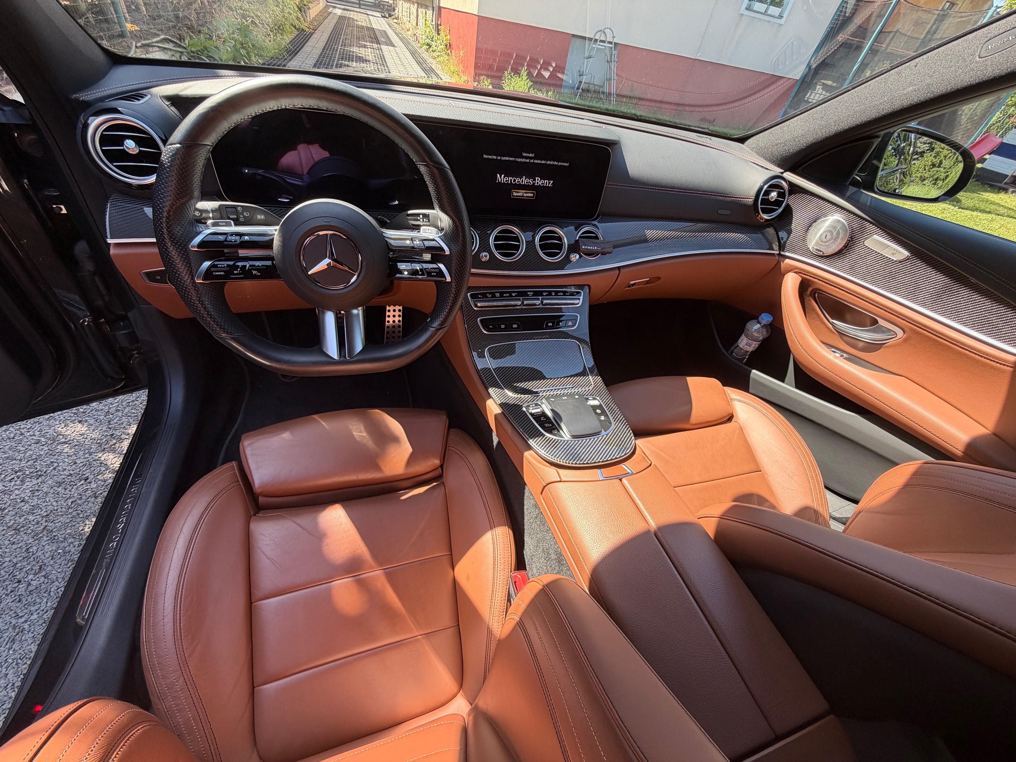 Mercedes-Benz Třídy E, Mercedes-Benz E300D AMG 4MATIC - fotka 6