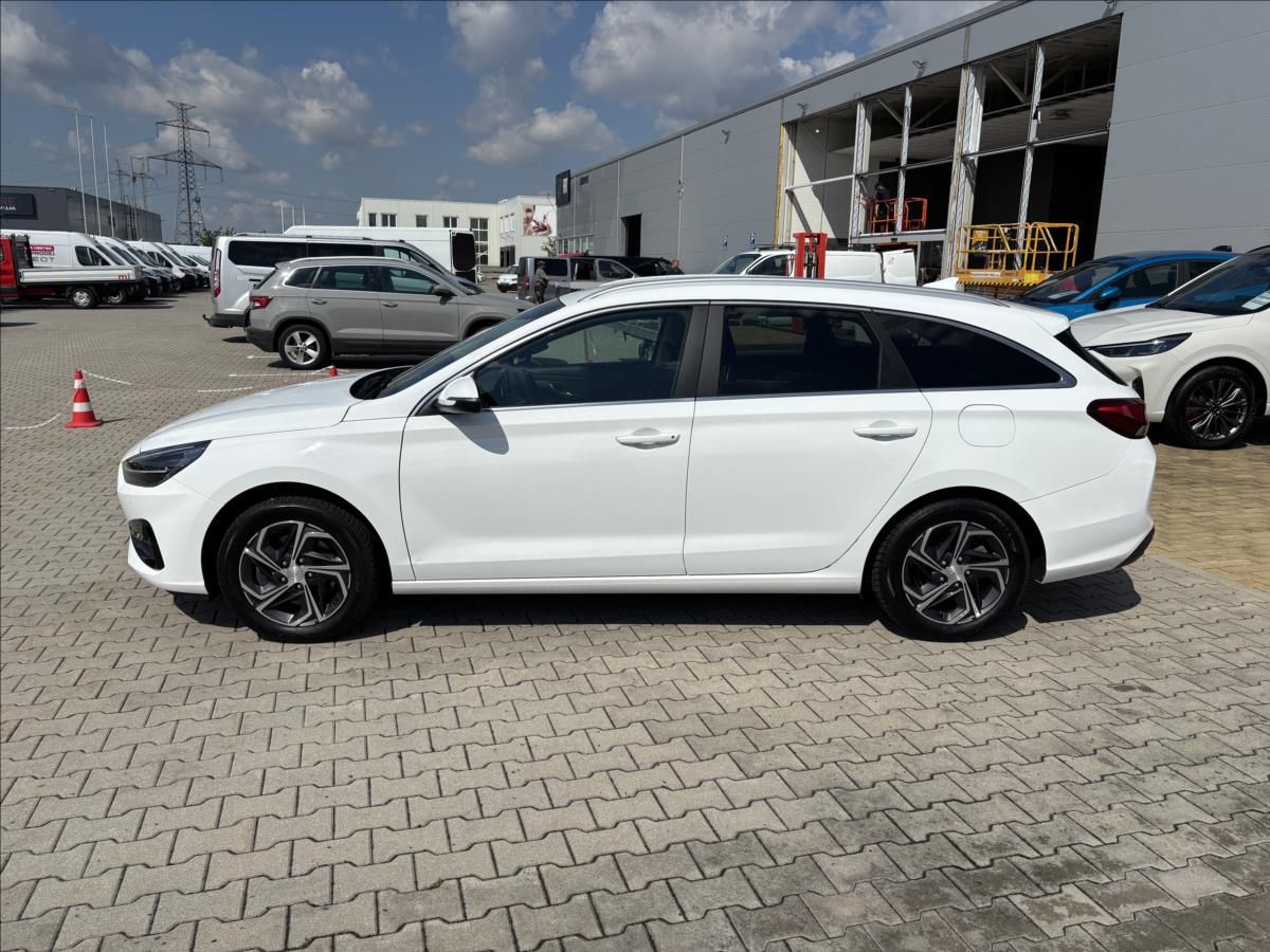 Hyundai i30, 1,5 Smart 81kW kombi - fotka 2