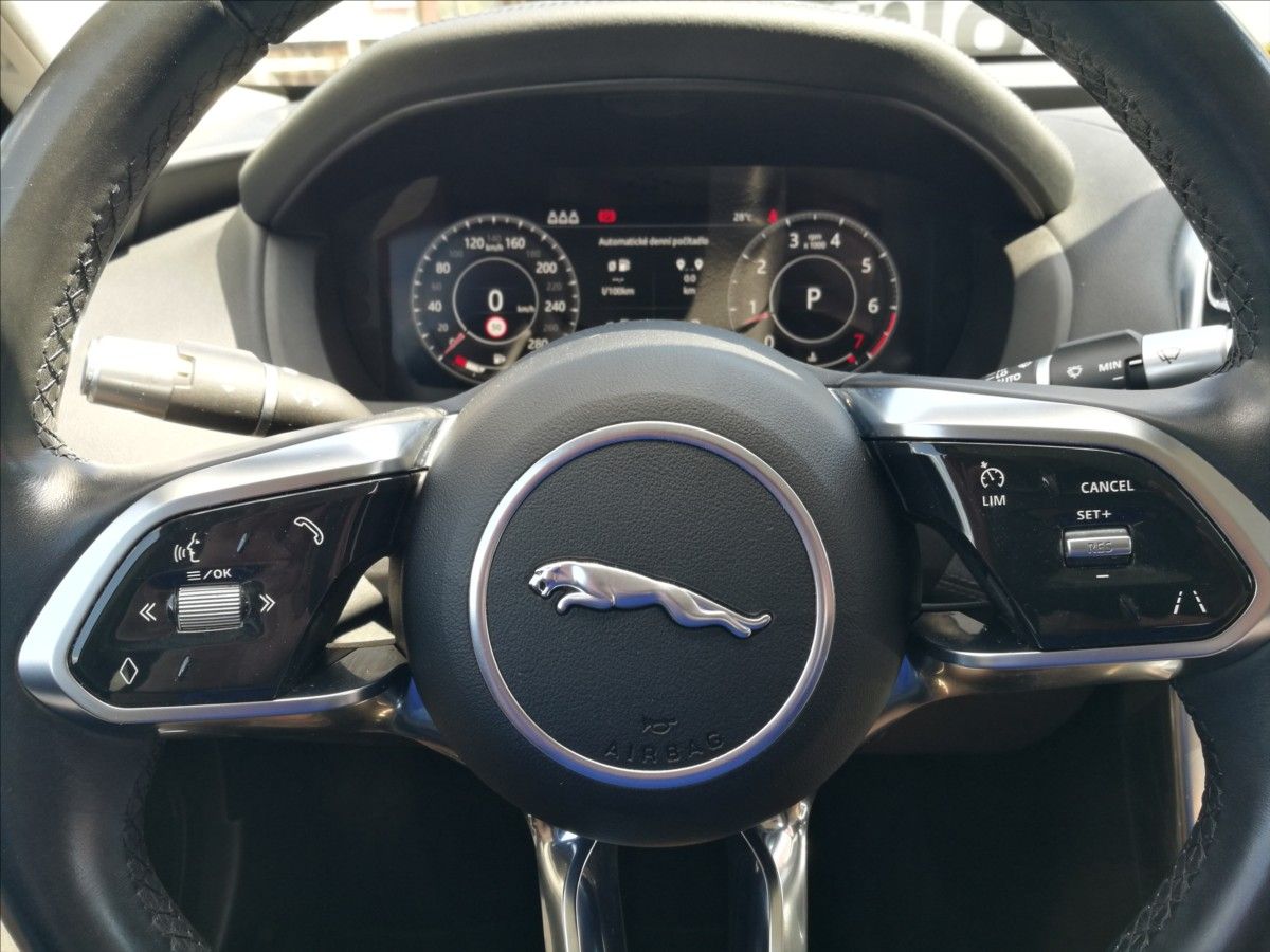 Jaguar XE, 2,0 T 52000 km - fotka 6
