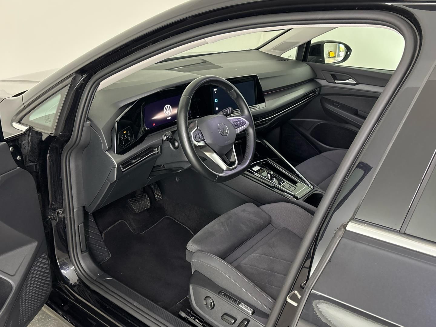 Volkswagen Golf, 1.5 eTSi / 96 kW Style DSG - fotka 6