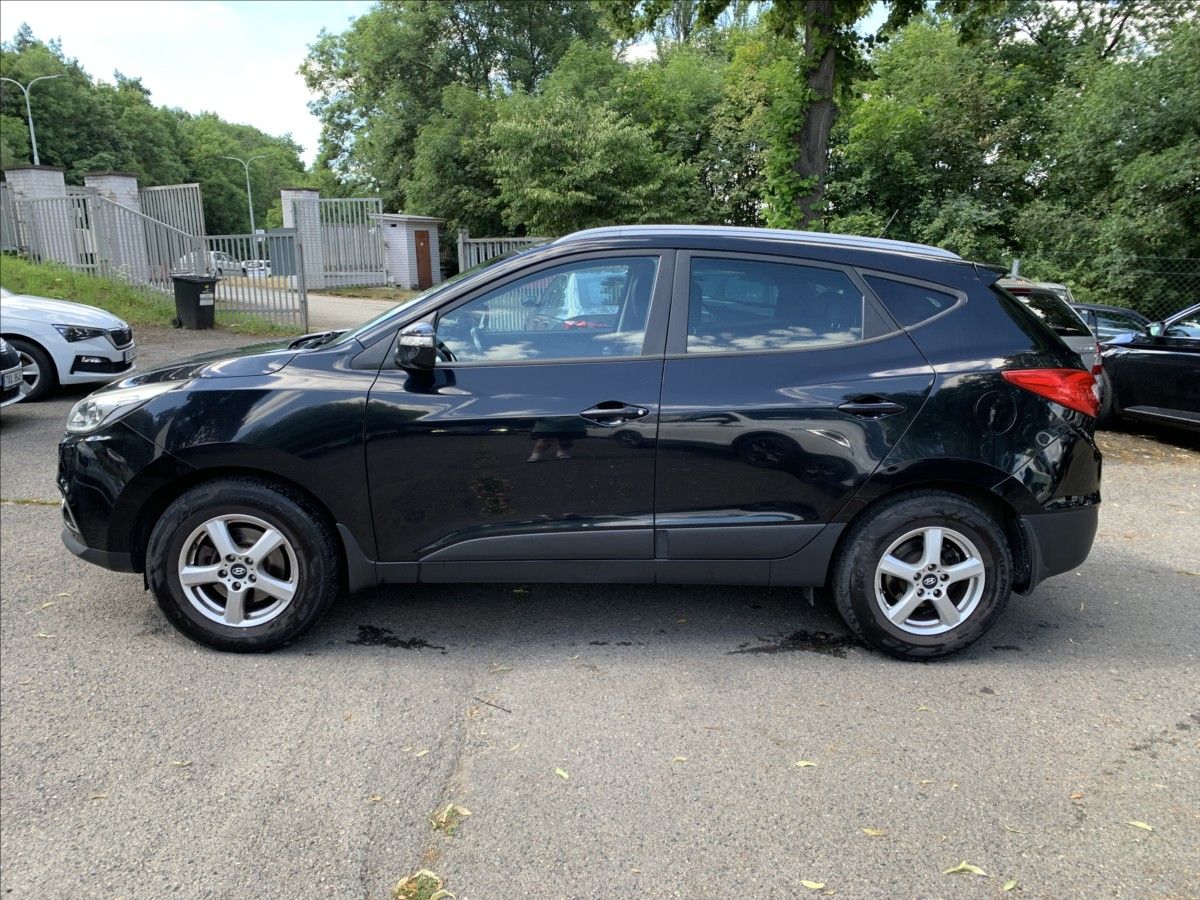 Hyundai ix35, 2,0 CRDI AUTOMAT 4x4 ČR,SERVIS - fotka 5