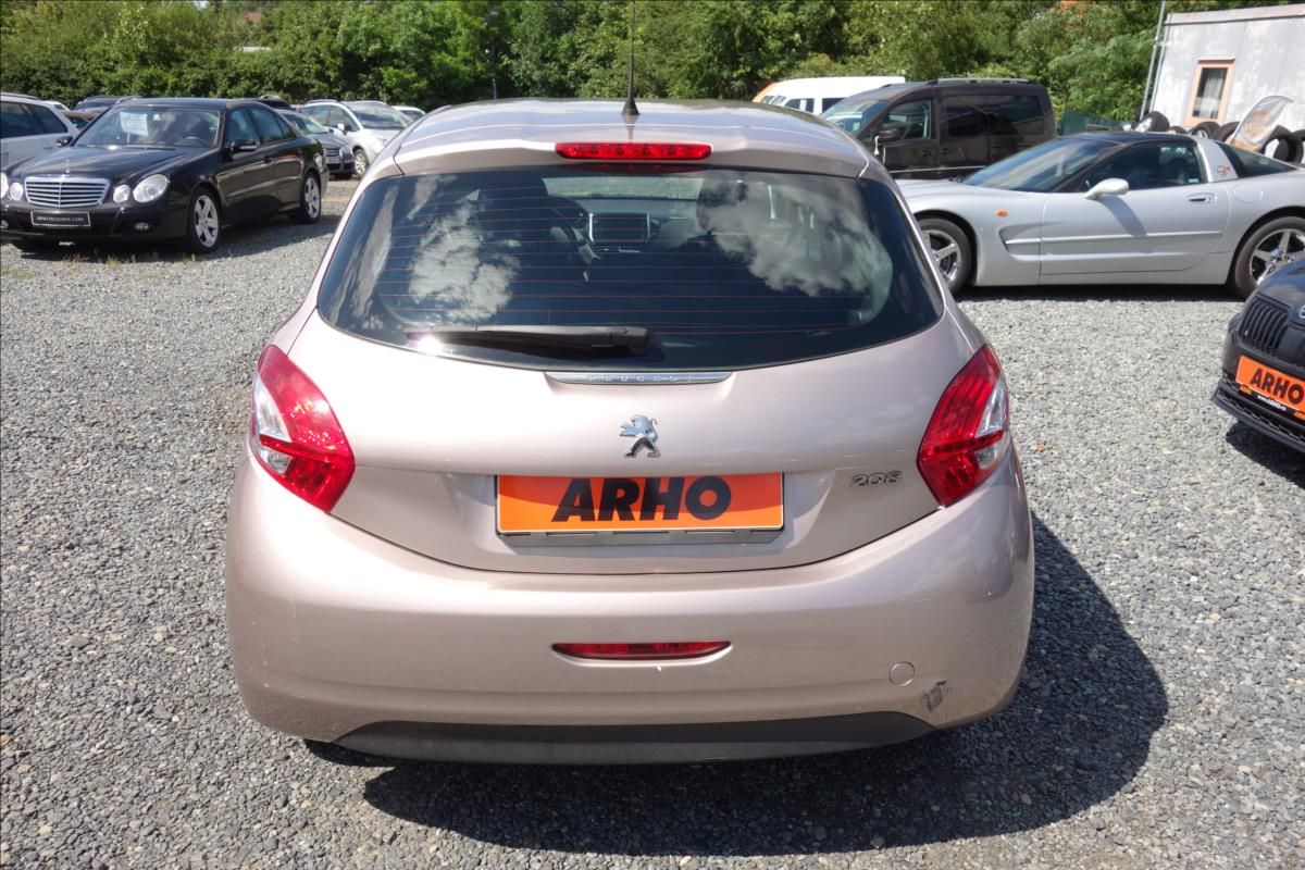 Peugeot 208, 1,4 i 70KW, ČR, KLIMATIZACE. - fotka 4