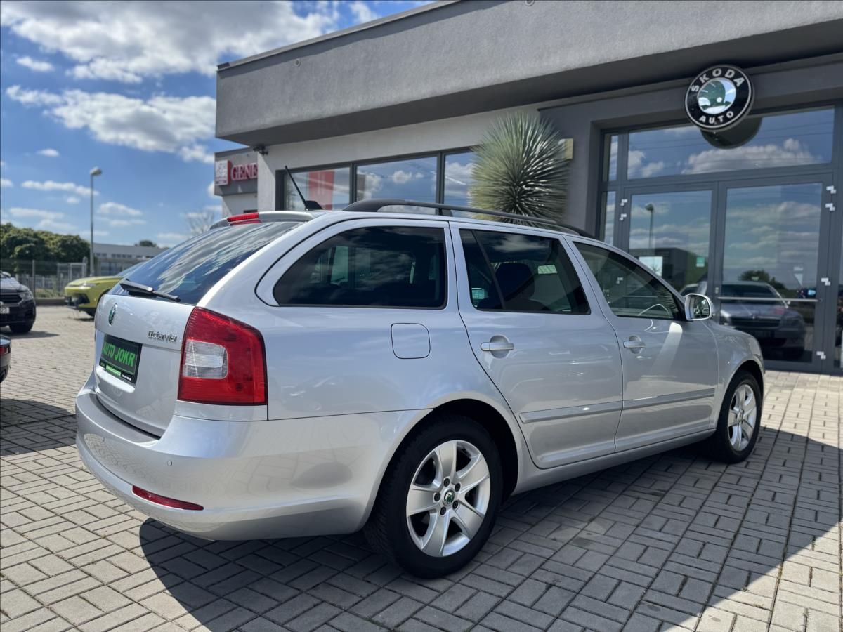Škoda Octavia, 1,2 TSI 77kW  AMBIENTE NAVI AL - fotka 6