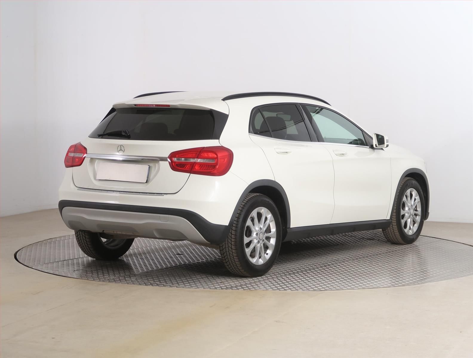 Mercedes-Benz GLA, 180 CDI, Style, Automat - fotka 5