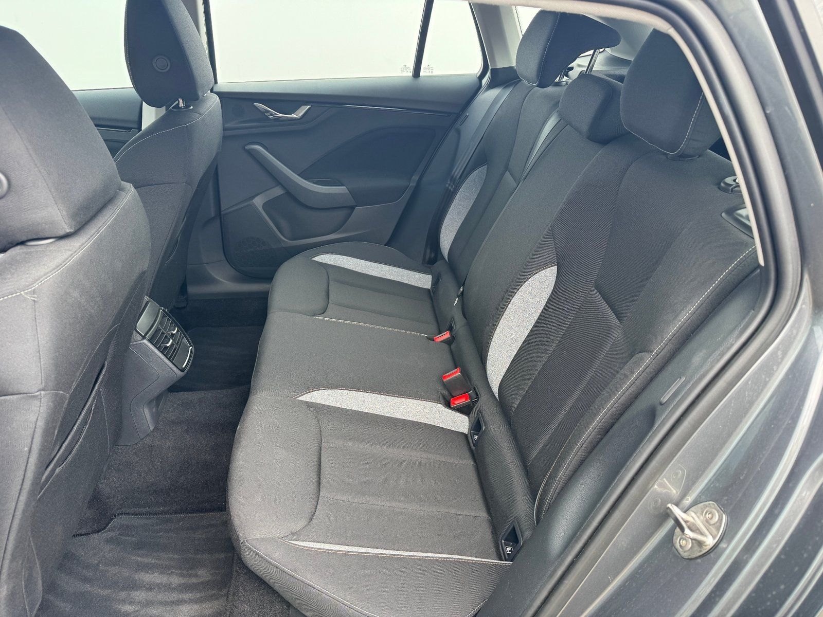 Škoda Scala, Scala 1.0 TSI 85kW Selection - fotka 6