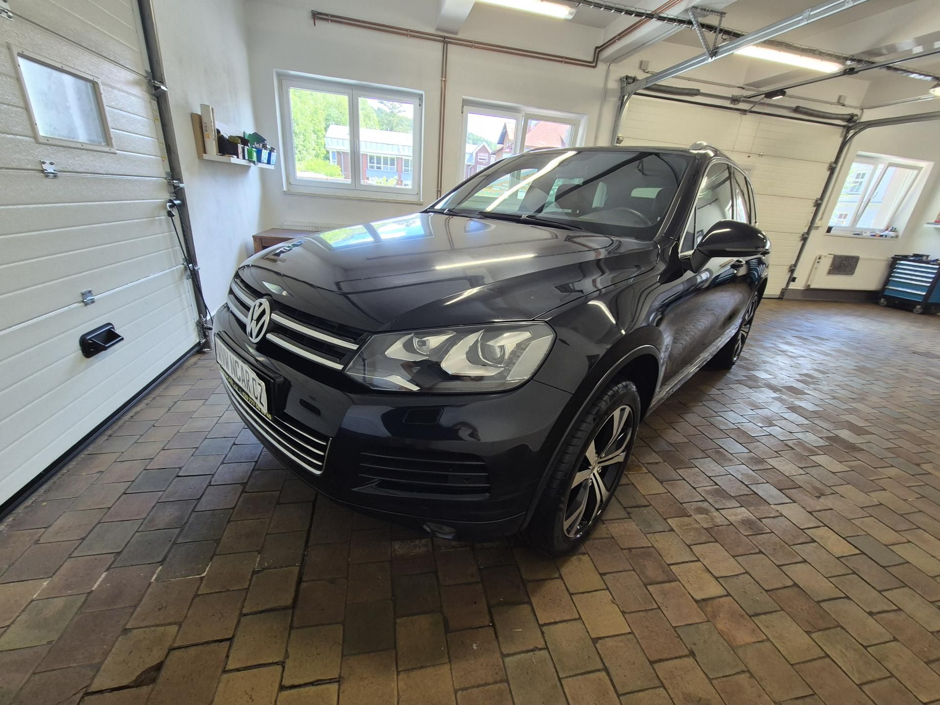 Volkswagen Touareg, 3,0TDi 180kw 4x4 DSG 20ALU - fotka 2