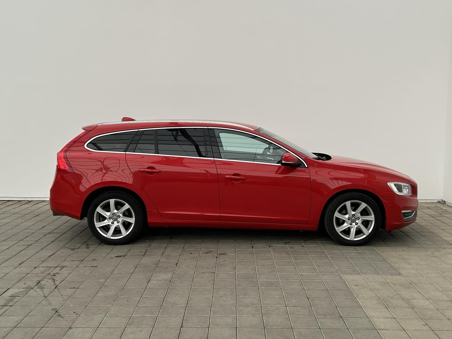 Volvo V60, 1.6T4 132kW Summum - fotka 6