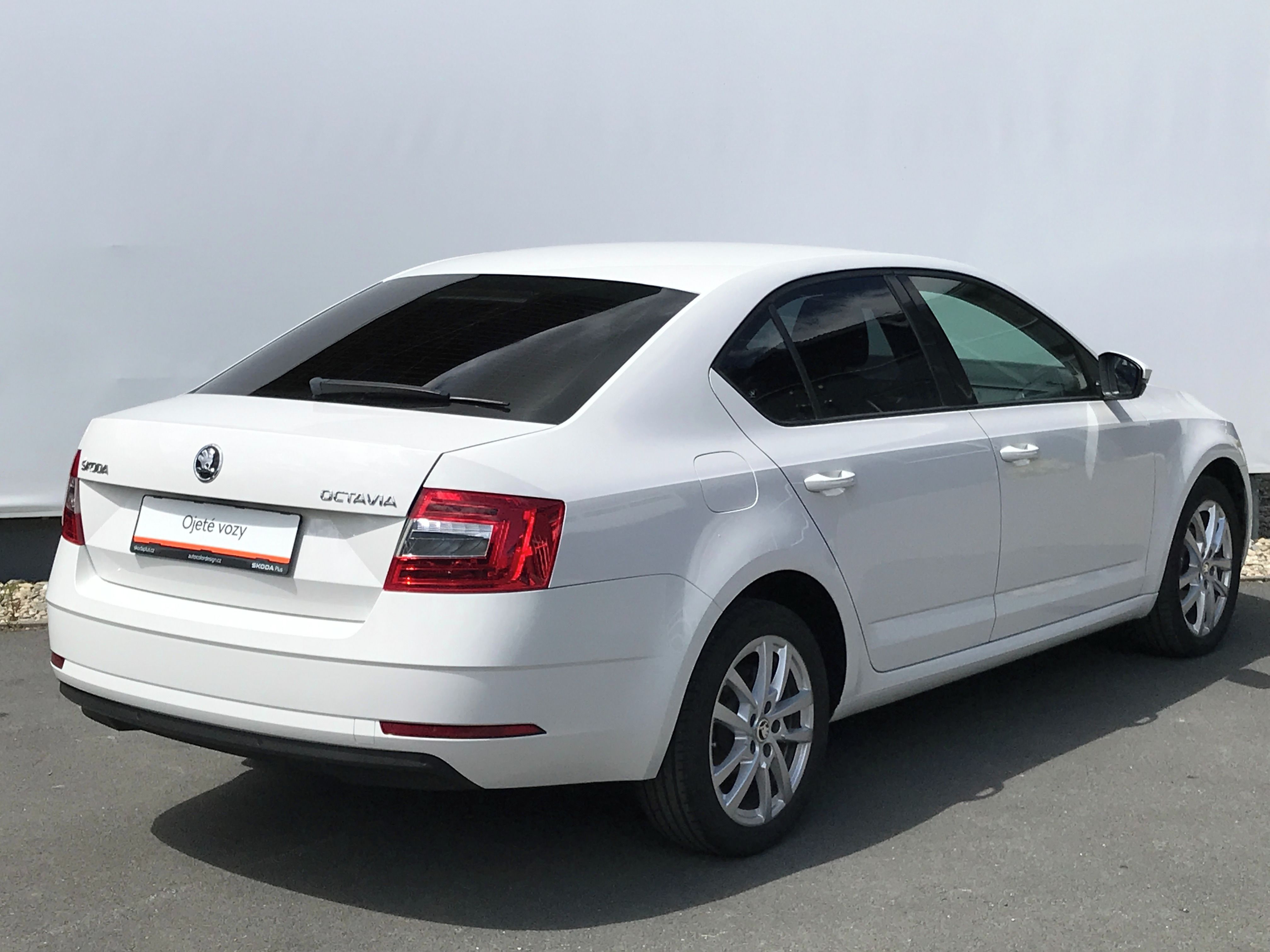 Škoda Octavia, 1,6TDI/85kW Ambition - fotka 2