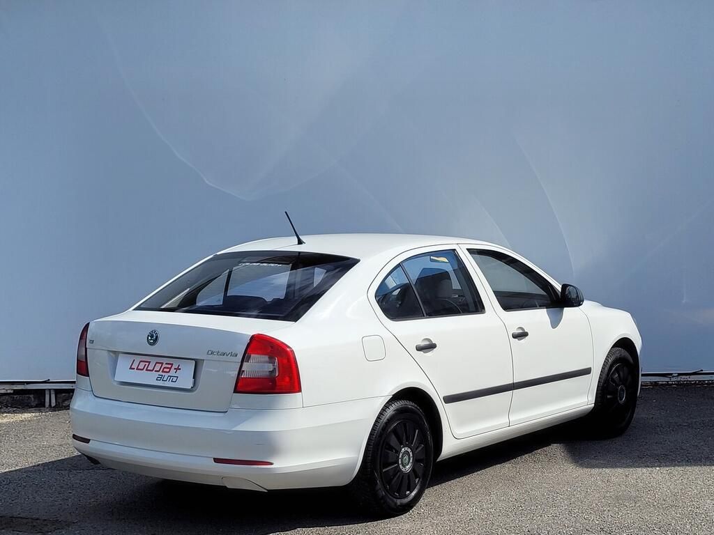 Škoda Octavia, Active 1.6 TDI 77 kW - fotka 2