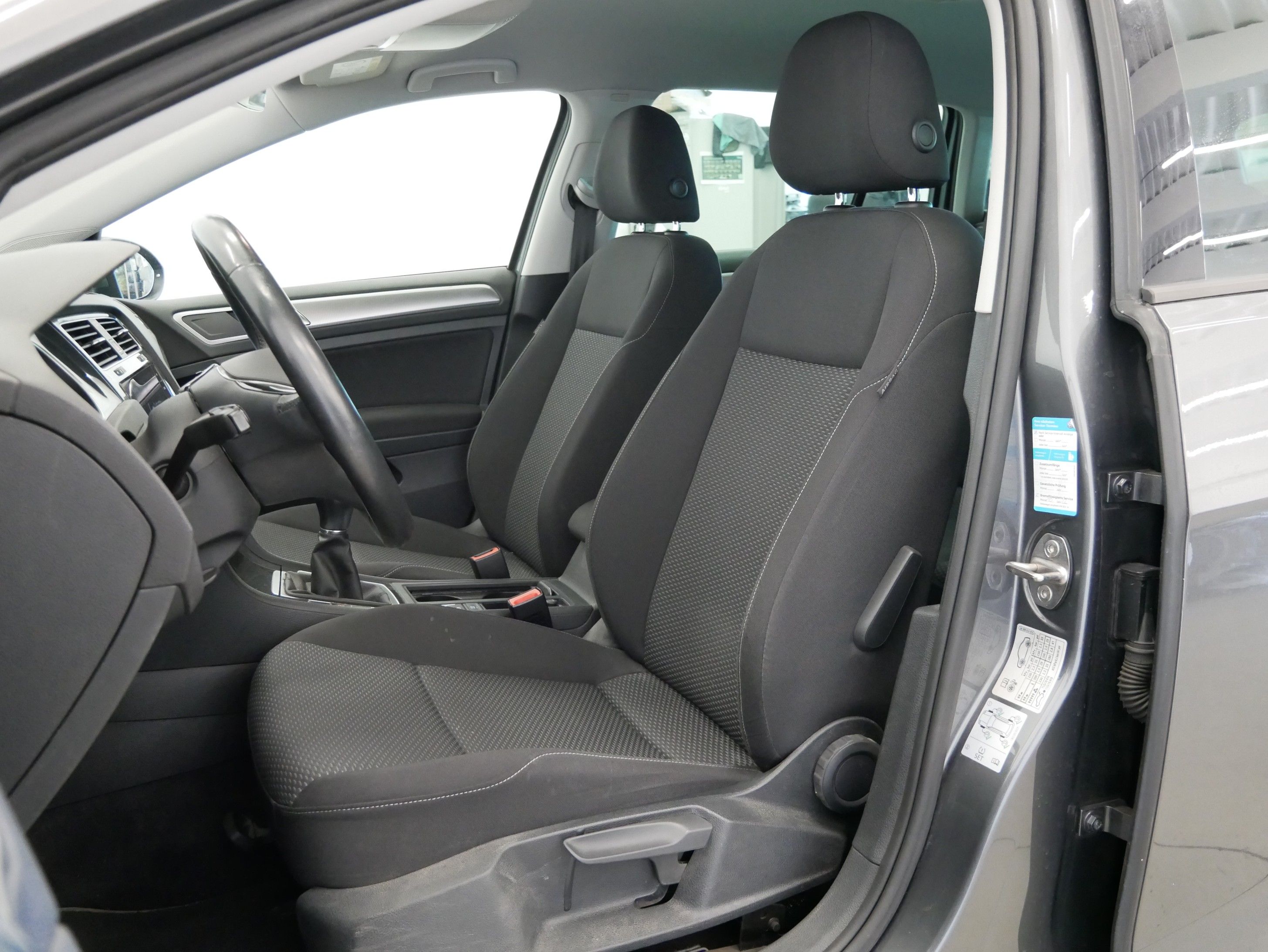 Volkswagen Golf, 1.0 TSI 81 kW Trendline - fotka 6