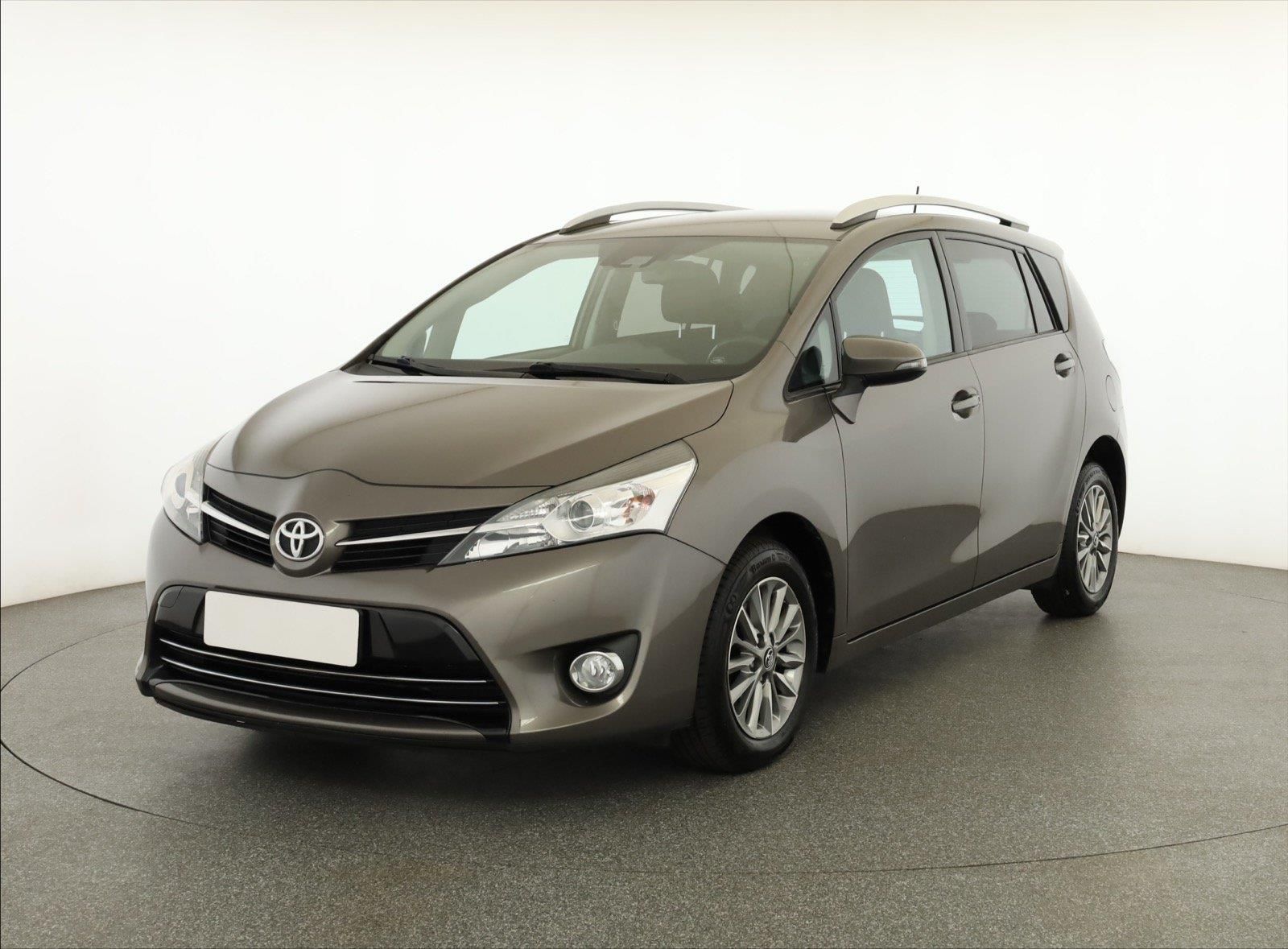Toyota Verso, 1.8 Valvematic, Automat - fotka 2
