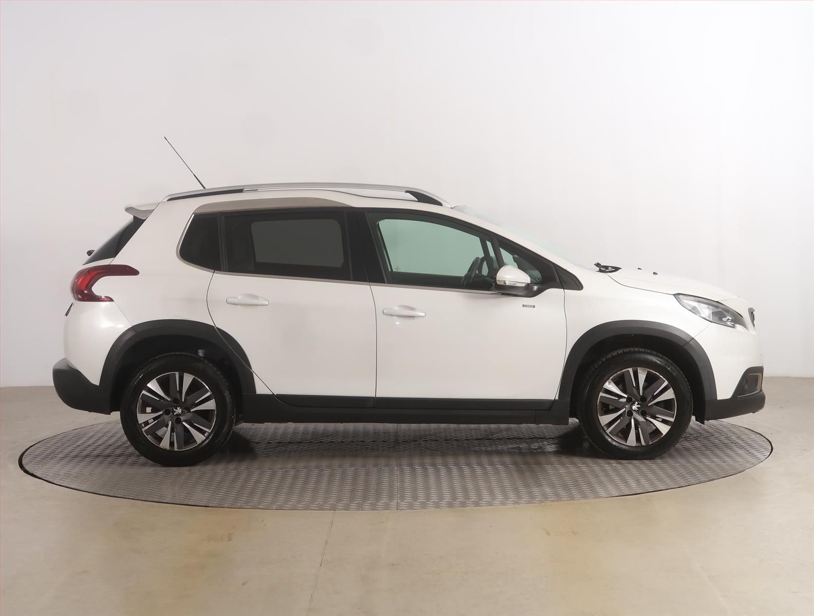 Peugeot 2008, 1.2 PureTech, Style, Automat - fotka 6