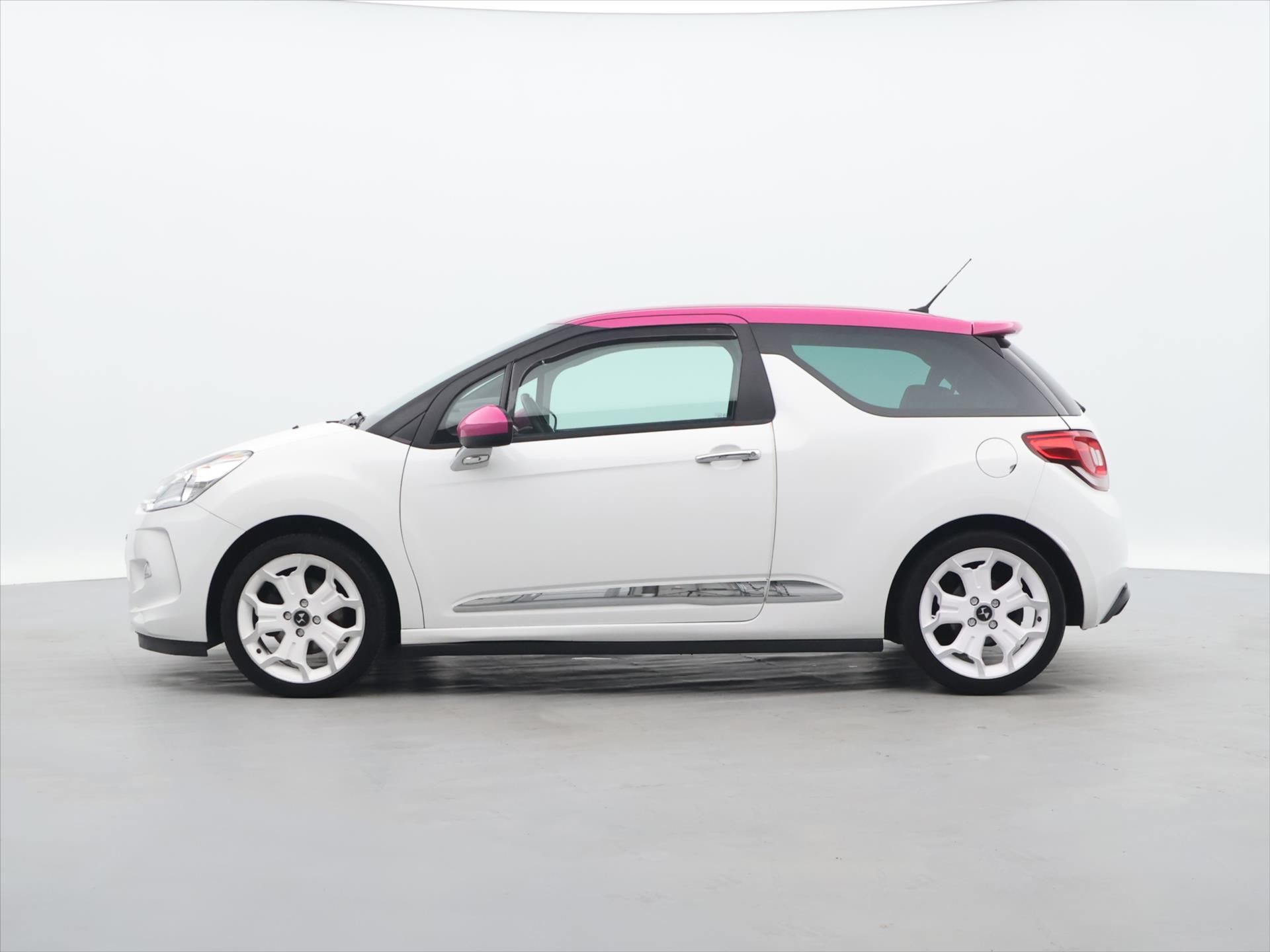 Citroën DS3, 1,6 Turbo 115kW Aut.klima 1.Ma - fotka 4