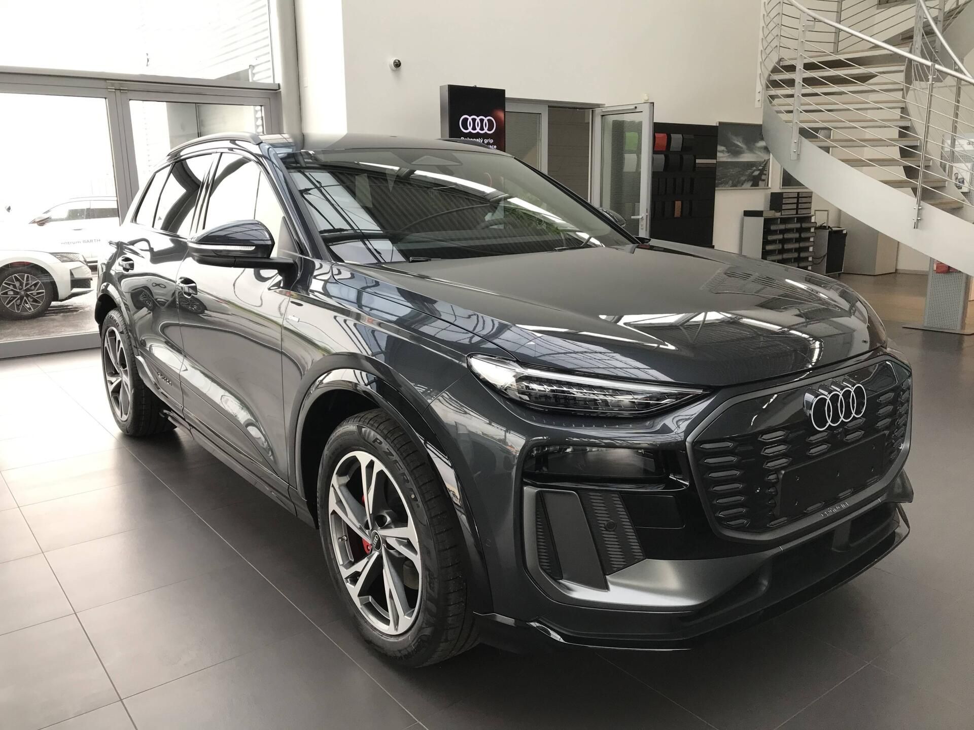 Audi Q6 e-tron, quattro 100kWh - fotka 2