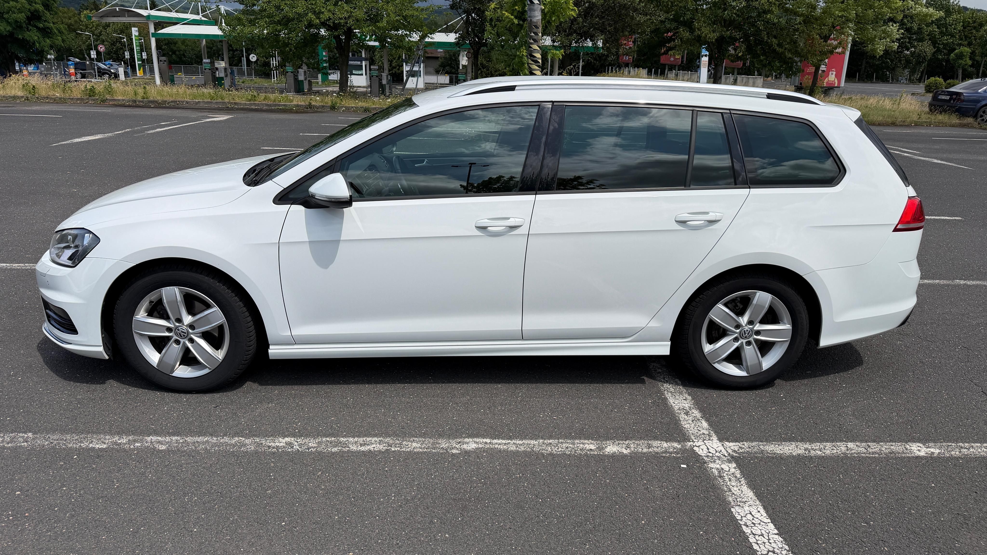 Volkswagen Golf, 1,2 Tsi servisováno - fotka 2