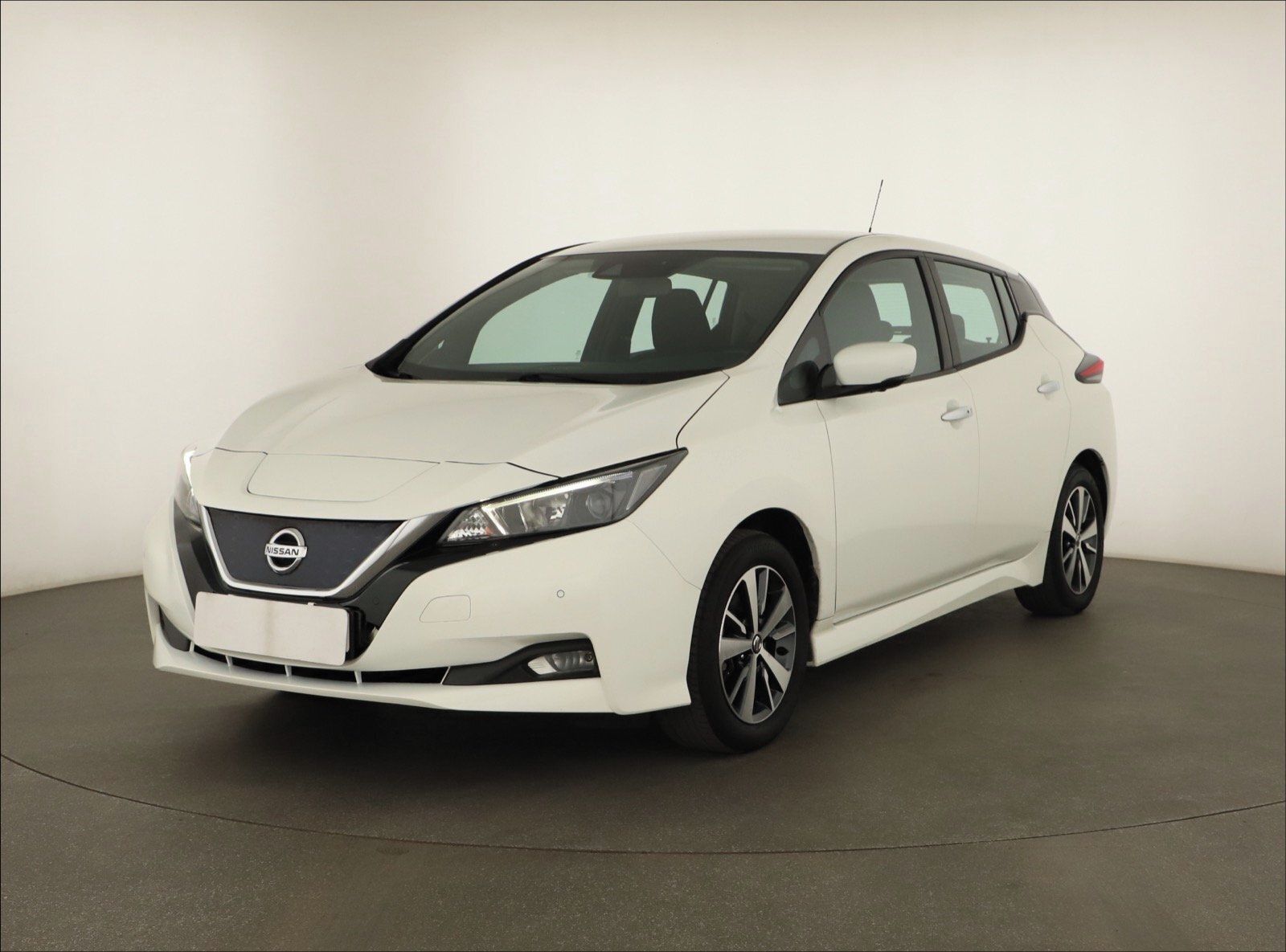 Nissan LEAF, 40 kWh, SoH 92%, Automat - fotka 2