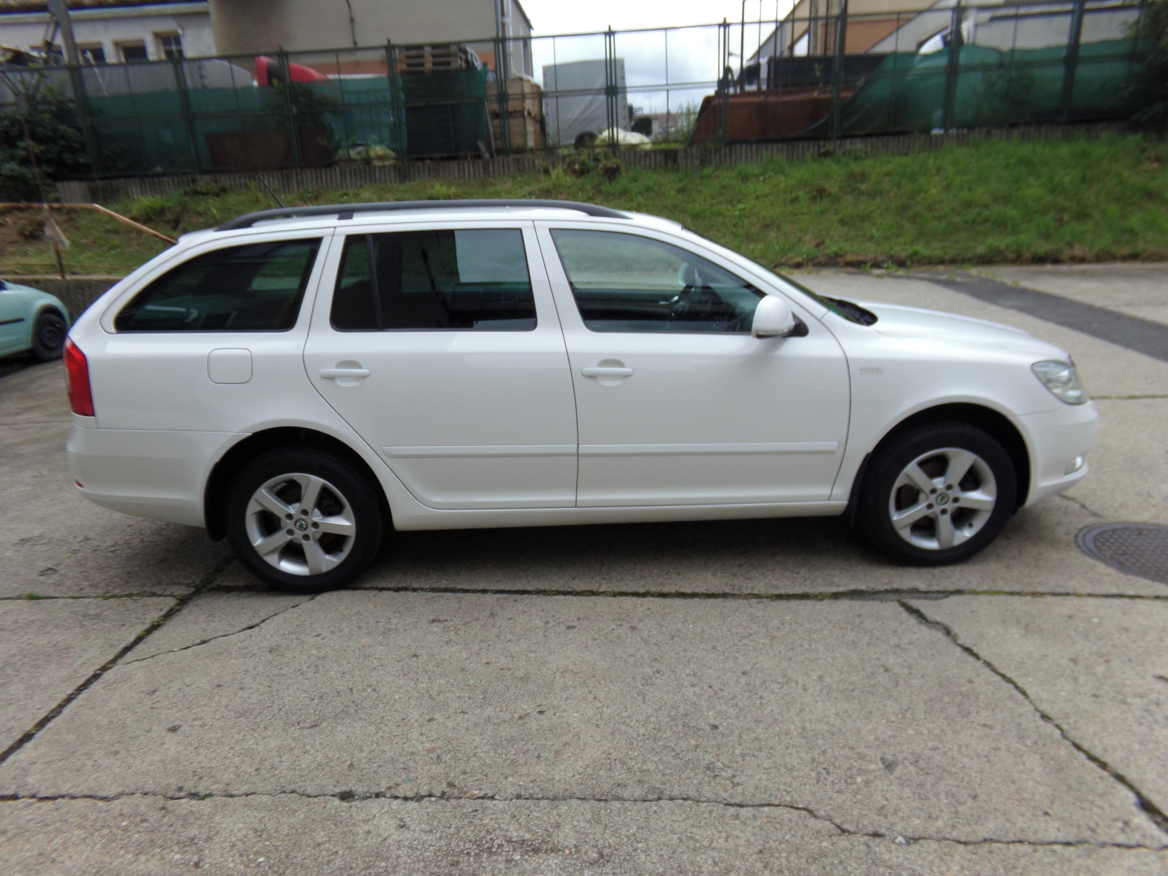 Škoda Octavia, 1.6 TDI 4x4 AMBITION - fotka 4