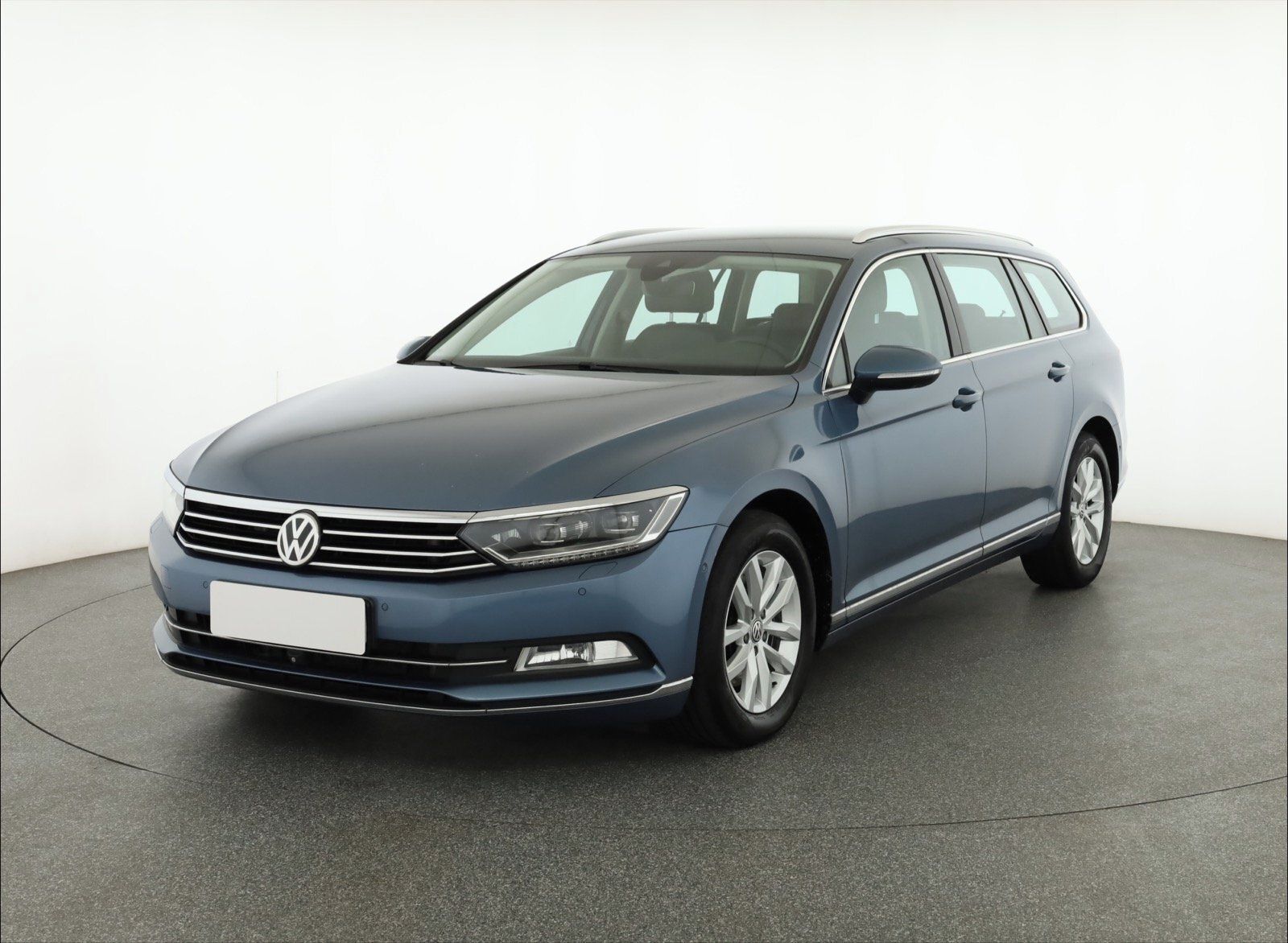 Volkswagen Passat, 2.0 TDI, Highline, Navi - fotka 2
