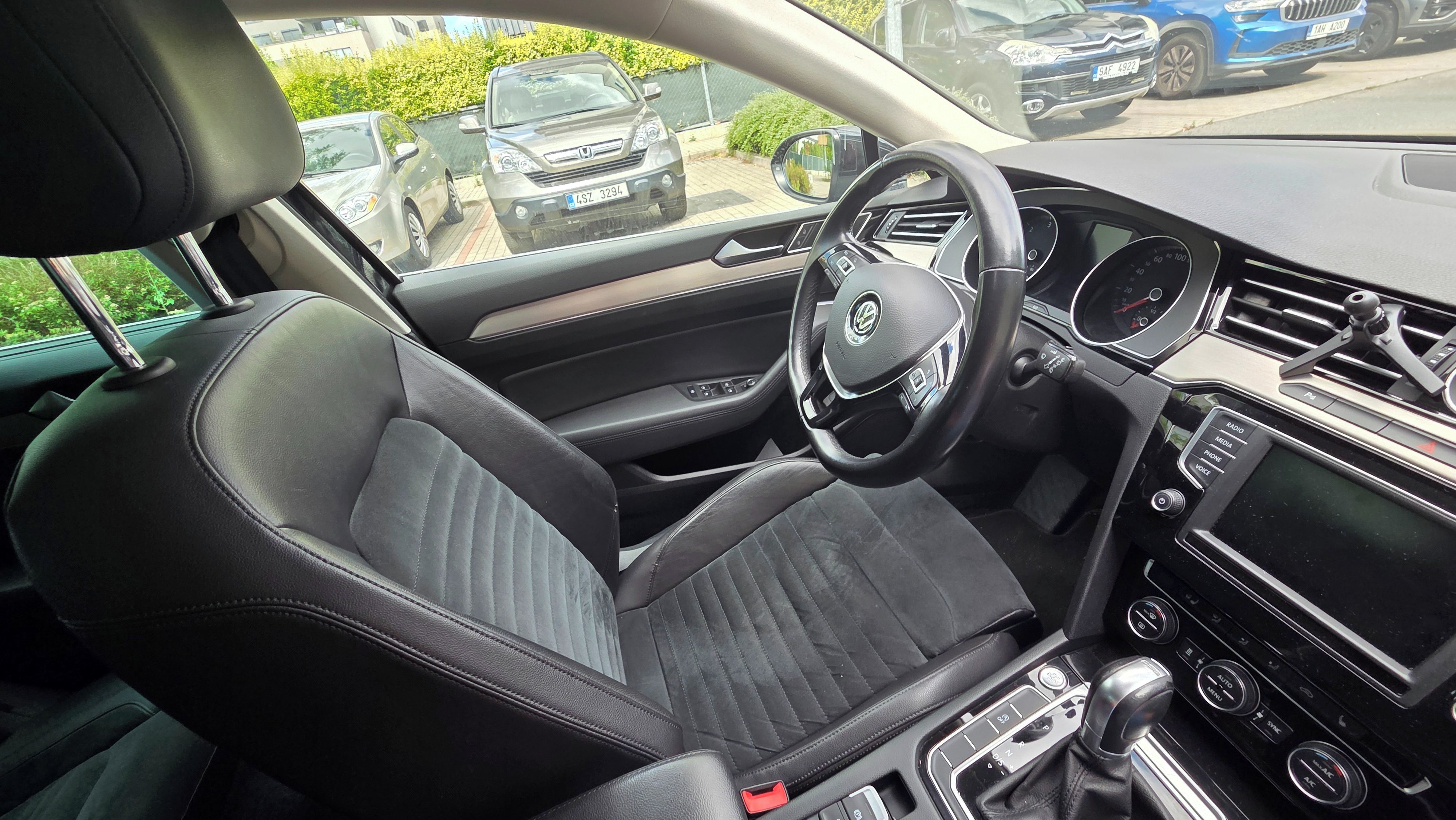 Volkswagen Passat, TOP výbava webasto android - fotka 6
