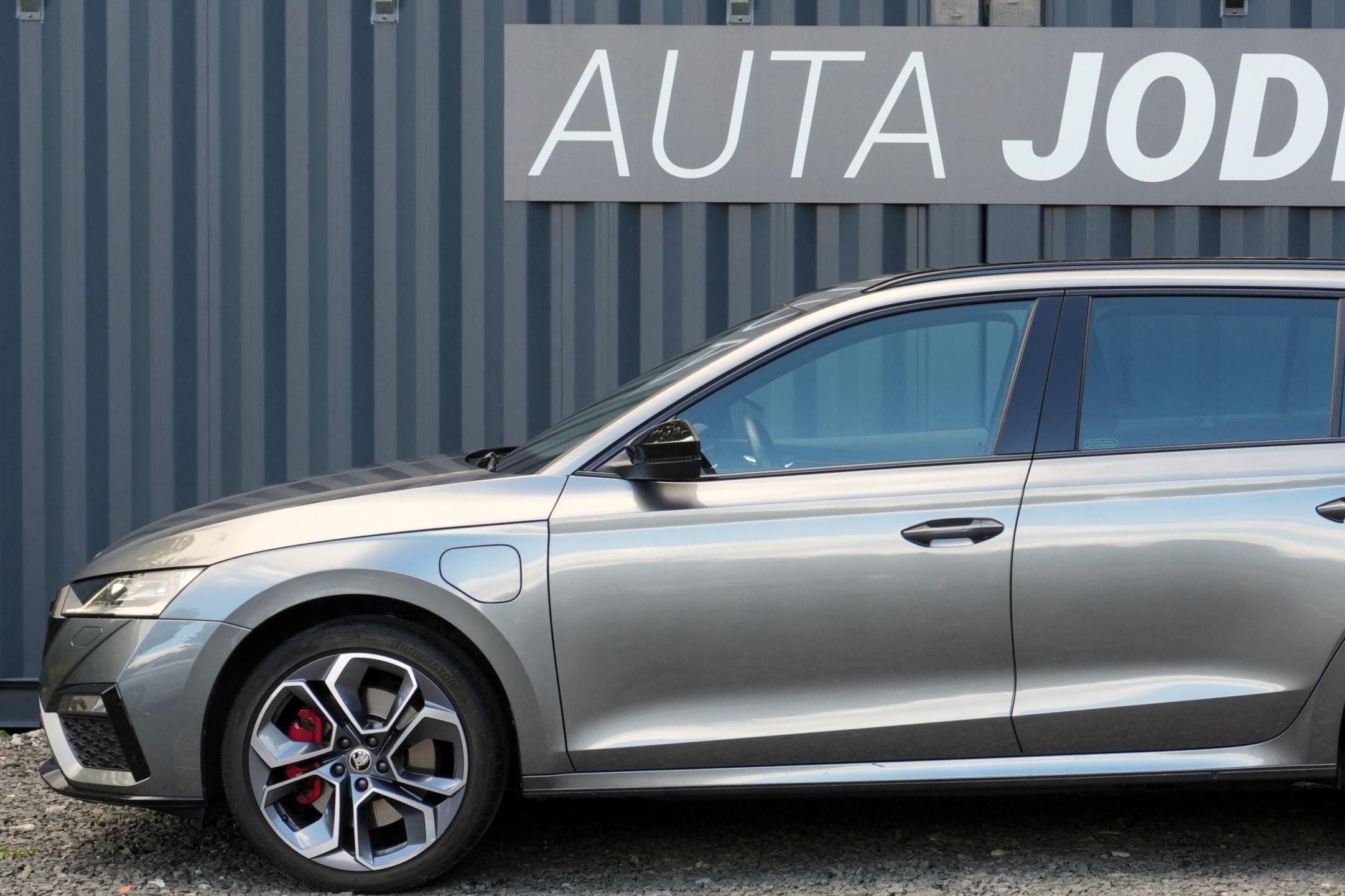 Škoda Octavia, iV RS 1.4 TSI, ČR, Tažné, ACC - fotka 2